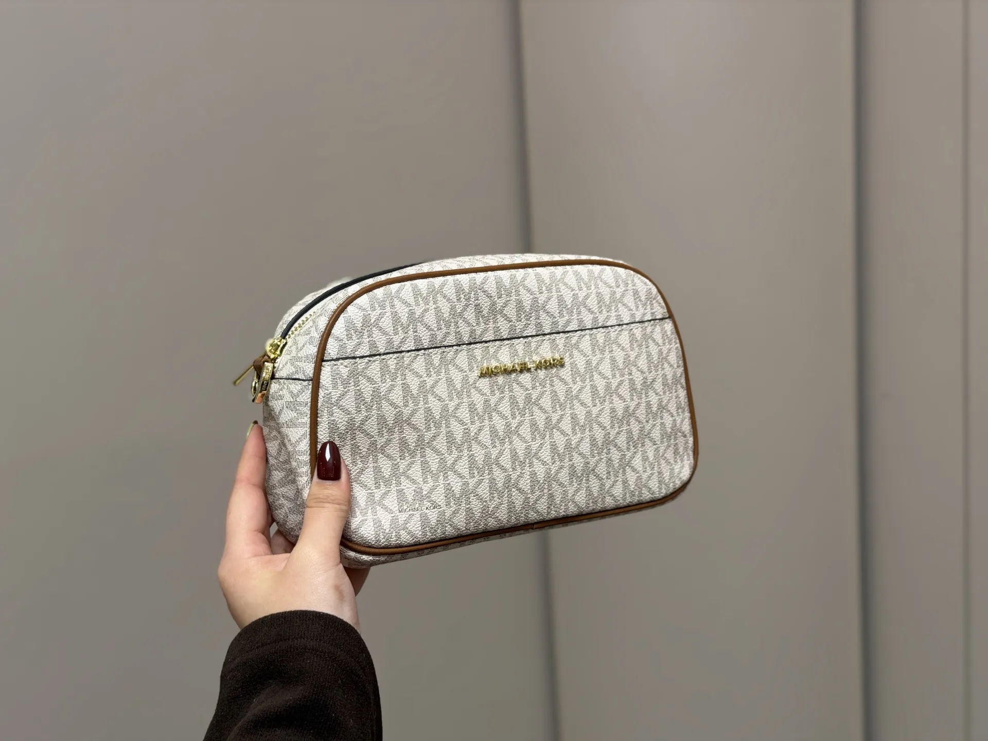 ¥160 配礼盒 size:21*14cm mk 新品相机 你会发现它越看越好看! 实用型 容量大