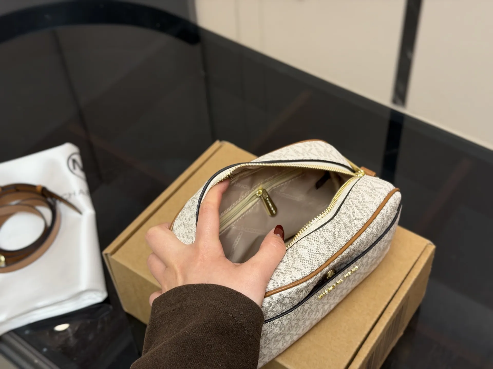 ¥160 配礼盒 size:21*14cm mk 新品相机 你会发现它越看越好看! 实用型 容量大