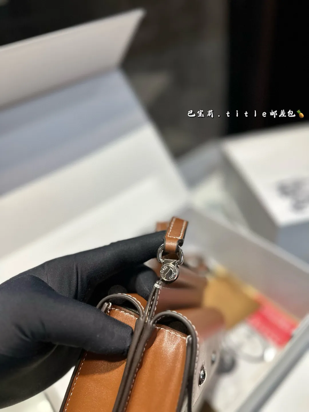 ❤️p145(礼盒包装)❤️ Burberry 巴宝莉 Title单肩斜挎mini邮差包巴宝莉最爆的邮差包 没有之一意大利产 店铺在售款 不好买最经典的配色尺寸约为:19*15