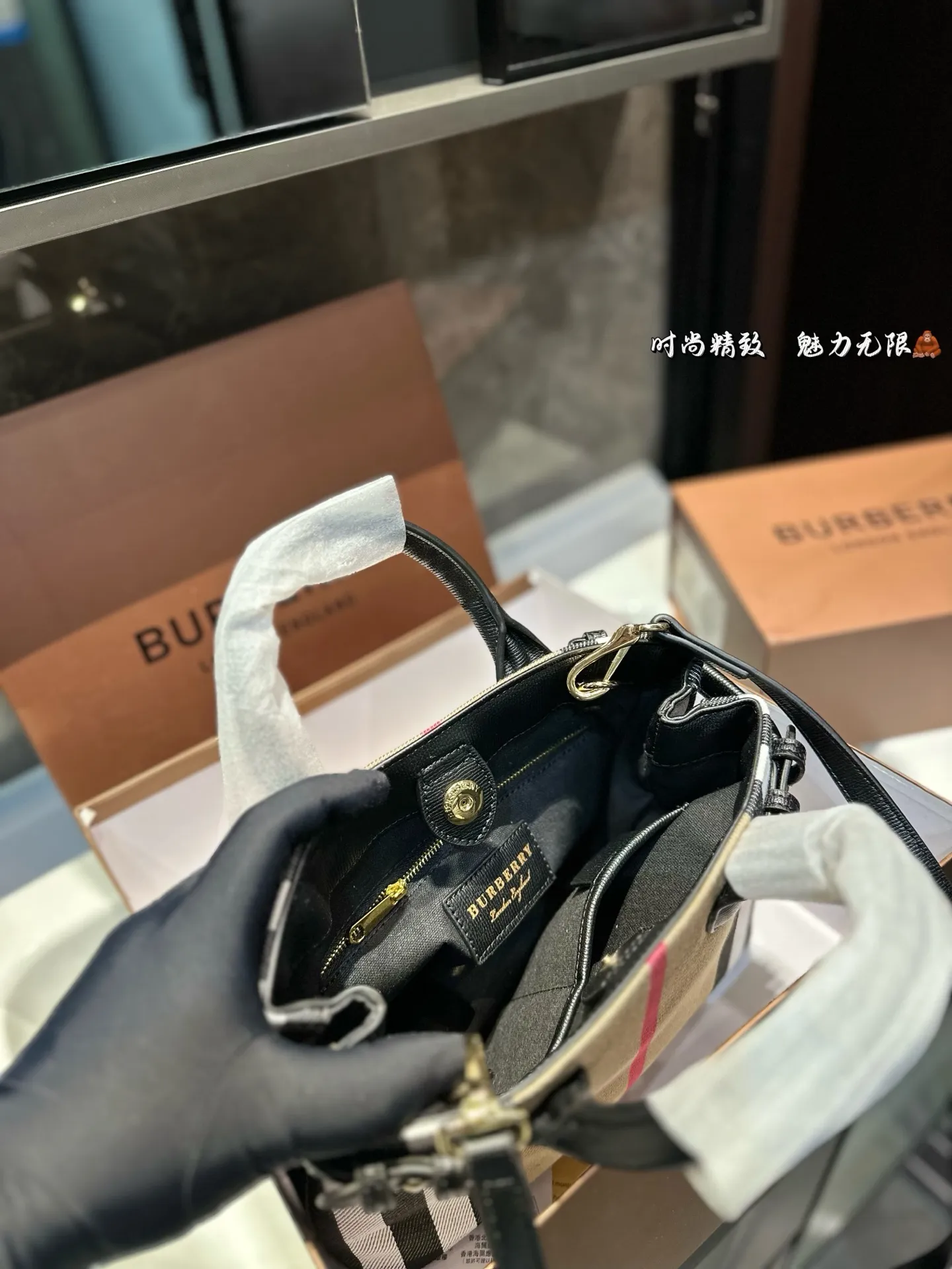 ❤️p165(礼盒包装)❤️ 上❤巴宝莉/burberry 购物袋 这款真的是太好看了吧 你们千呼万唤的款💓💓 怎么背都好看 质量超🐂B PK专柜品质 美妞必留款 趁着现货 抓紧留 size 26 19cm