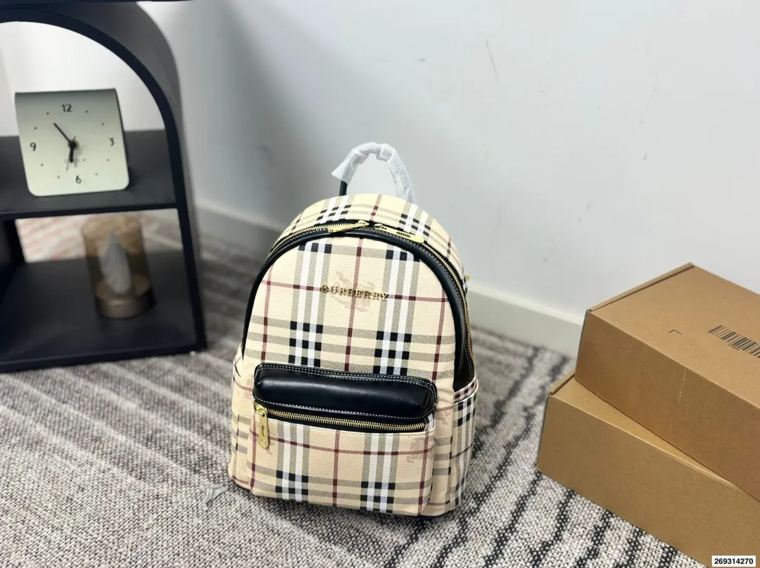 p140 尺寸32.27 巴宝莉双肩包 百搭 容量超惊人 重点是真的很轻便 设计也很简约耐看