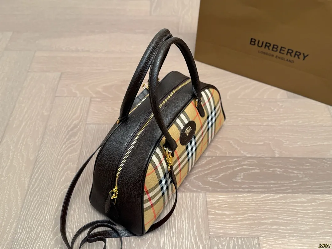 ¥150 巴宝莉Burberry 保龄球包手提包 时髦典雅直接封神 值得入手 尺寸33 17