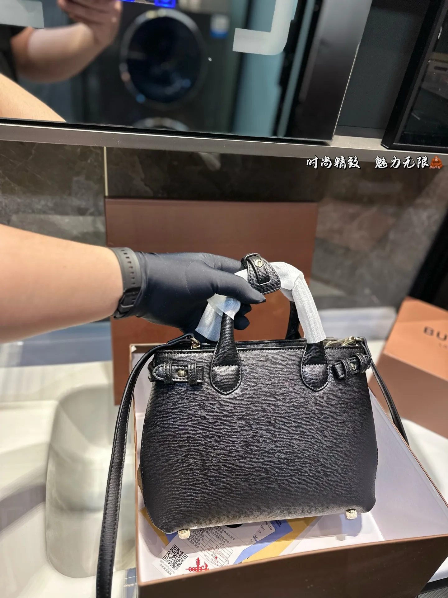 ❤️p165(礼盒包装)❤️ 上❤巴宝莉/burberry 购物袋 这款真的是太好看了吧 你们千呼万唤的款💓💓 怎么背都好看 质量超🐂B PK专柜品质 美妞必留款 趁着现货 抓紧留 size 26 19cm