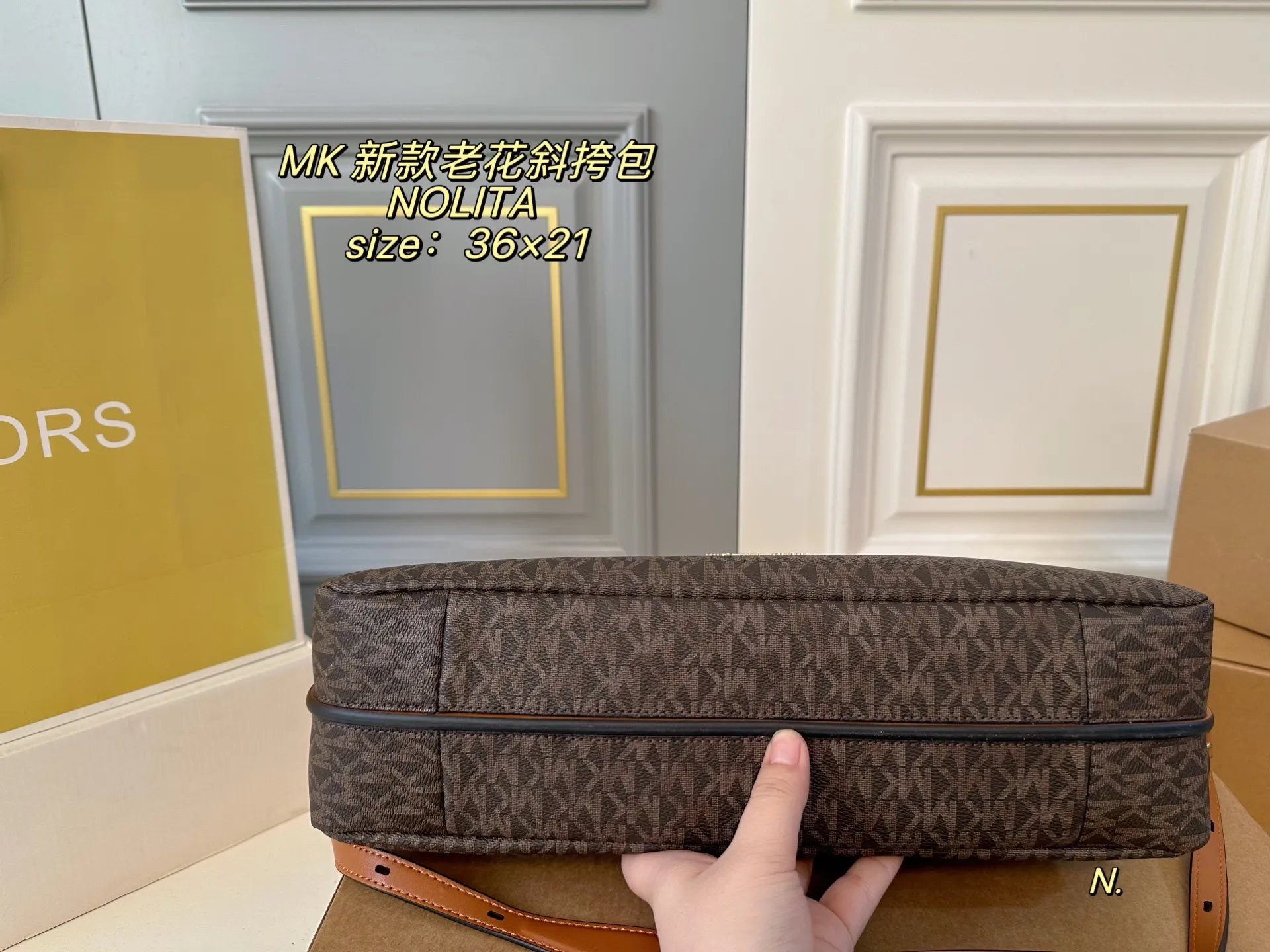 P170(配盒) size:36×21 MK老花新款NOLITA斜挎包🔥 简约大方,超多颜色🉑️选 肩带可调节,解锁多种背法 高级有质感,轻便实用! 时尚与休闲无缝衔接‼️