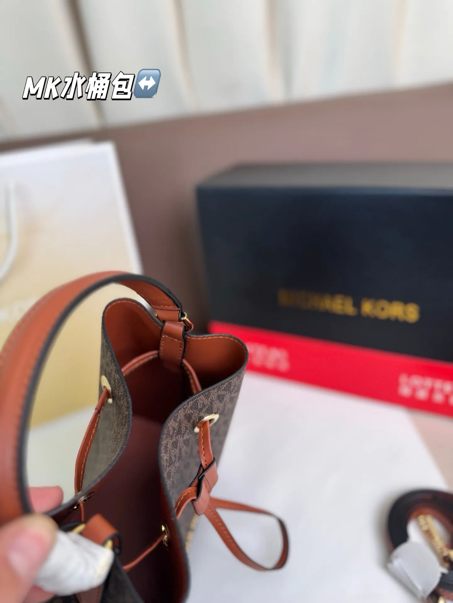 P135 配折叠盒子 mk水桶 时尚炸街 商务稳重 通通拿捏。一年四季都能打Mercer系列一直注重通勤实用!尺寸 17*19