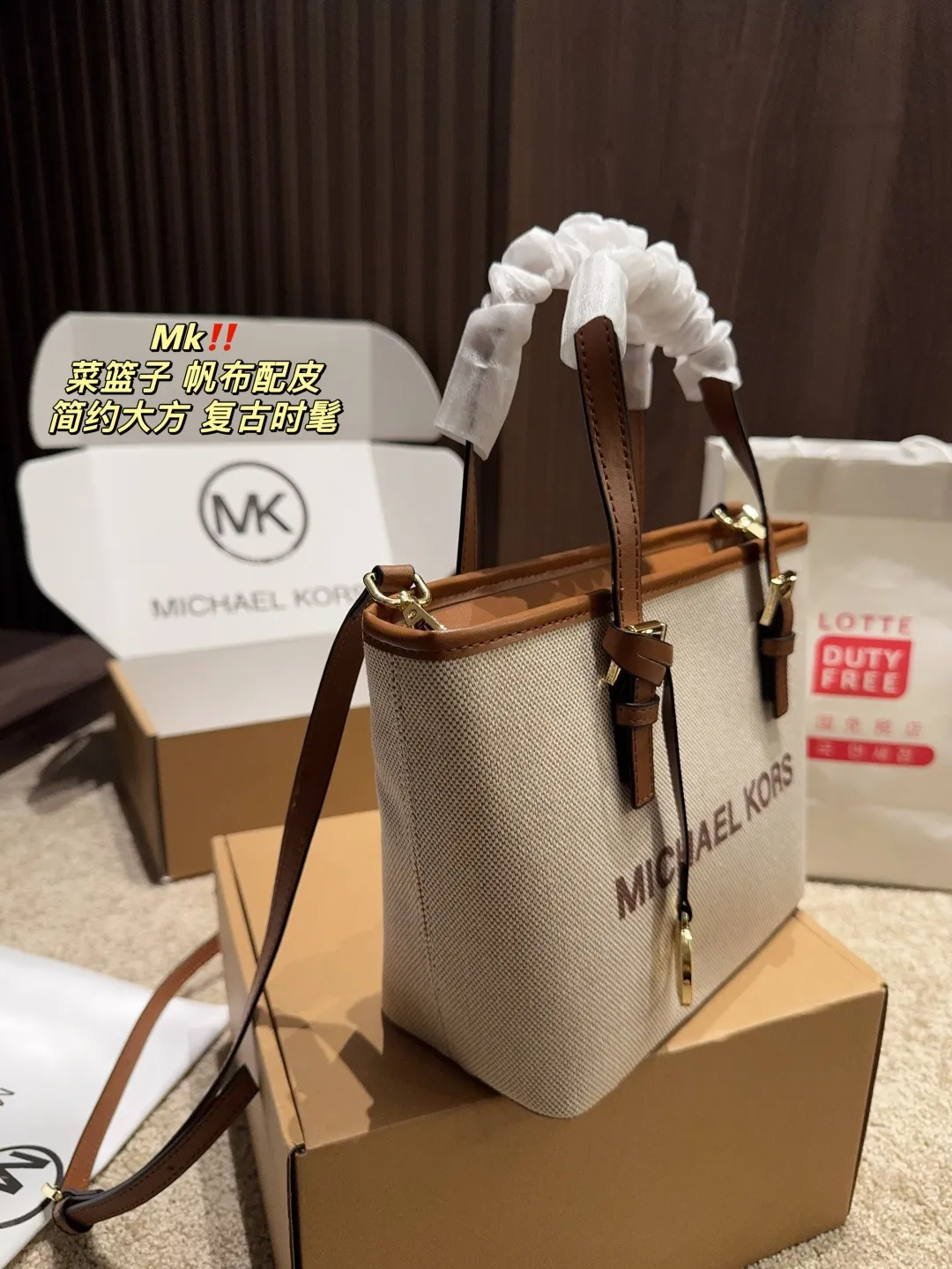 ✅帆布配皮 P160配盒⚠尺寸21.19cm MK 菜篮子 时髦拿捏住啦 不显老气好好搭啊 而旦貌美气质加成好高的呀~ 爱死了这份从容优雅