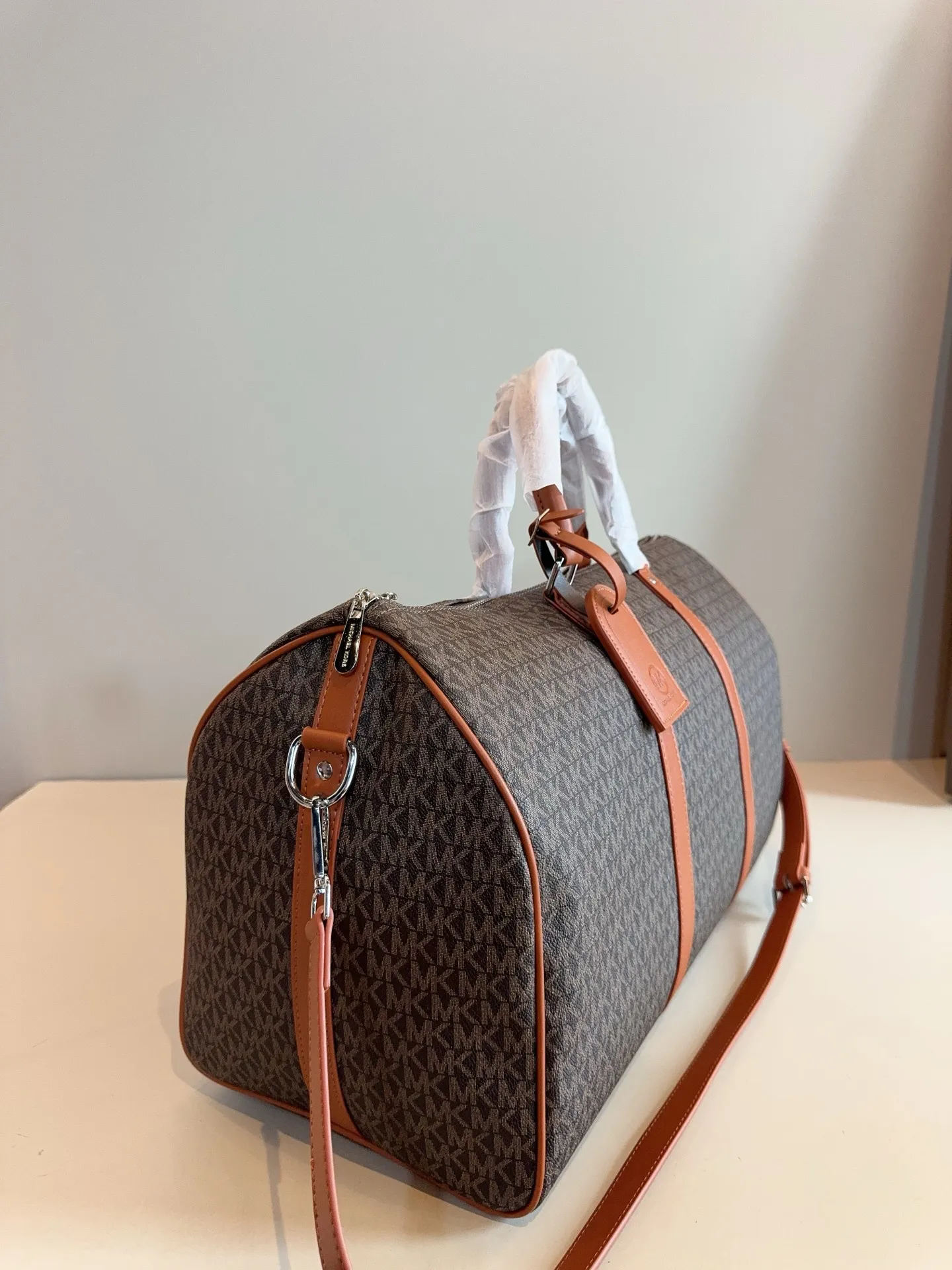 p150 MK 新款旅行袋 大容量 度假旅行必备 时尚达人必备单品之一 实物绝对惊艳到你尺寸：50*22*29cm