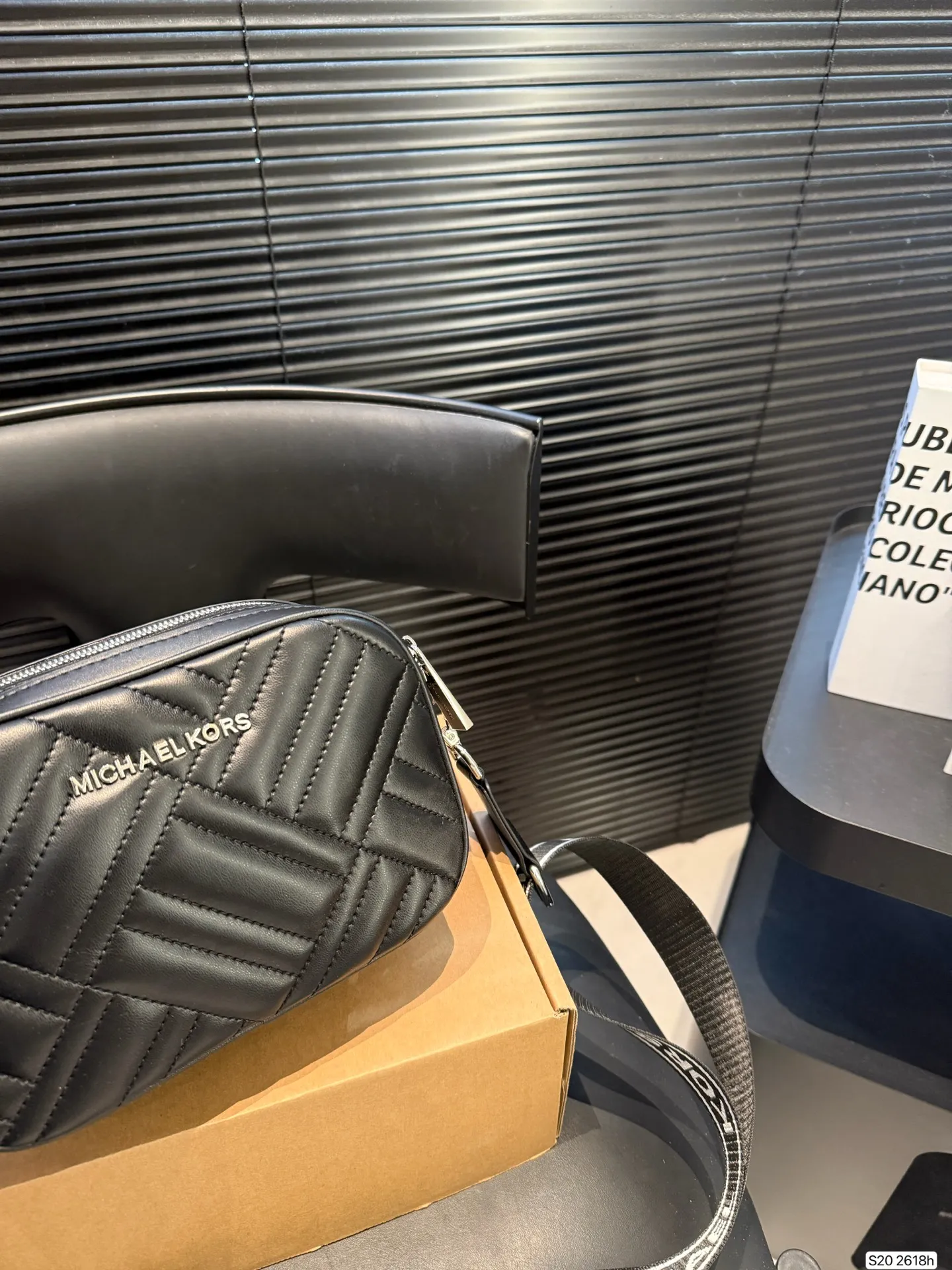 P150 配盒子 MK 双层相机包 具有独特的艺术气息 简单百搭 颜值高 日常出街首选 尺寸:21 14 货号2618 