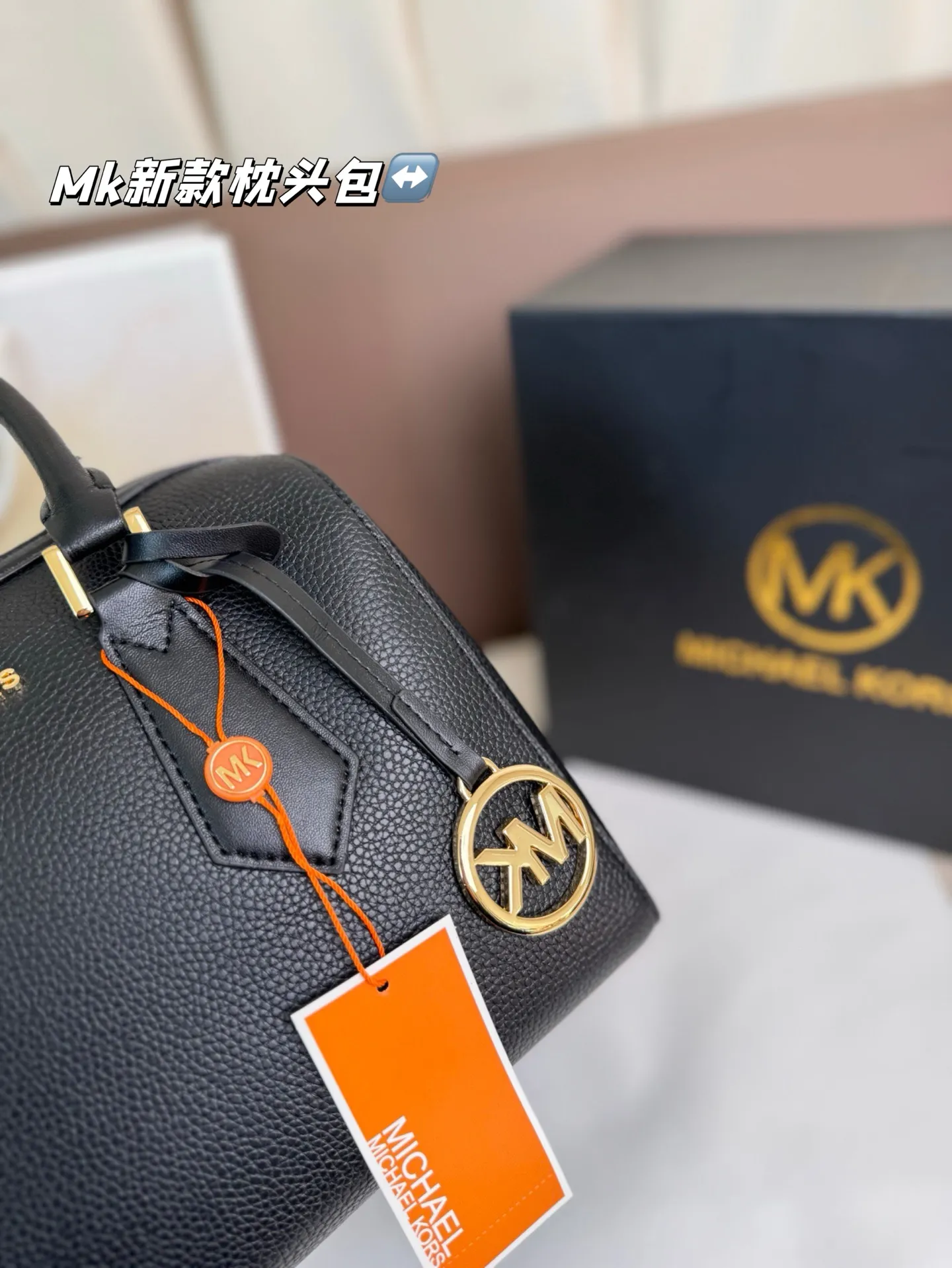 P165 Mk新款 Mercer 枕头包，官网同步 ，很可爱的一款包 手提斜挎多用款 尽显优雅品味。尺寸25*18