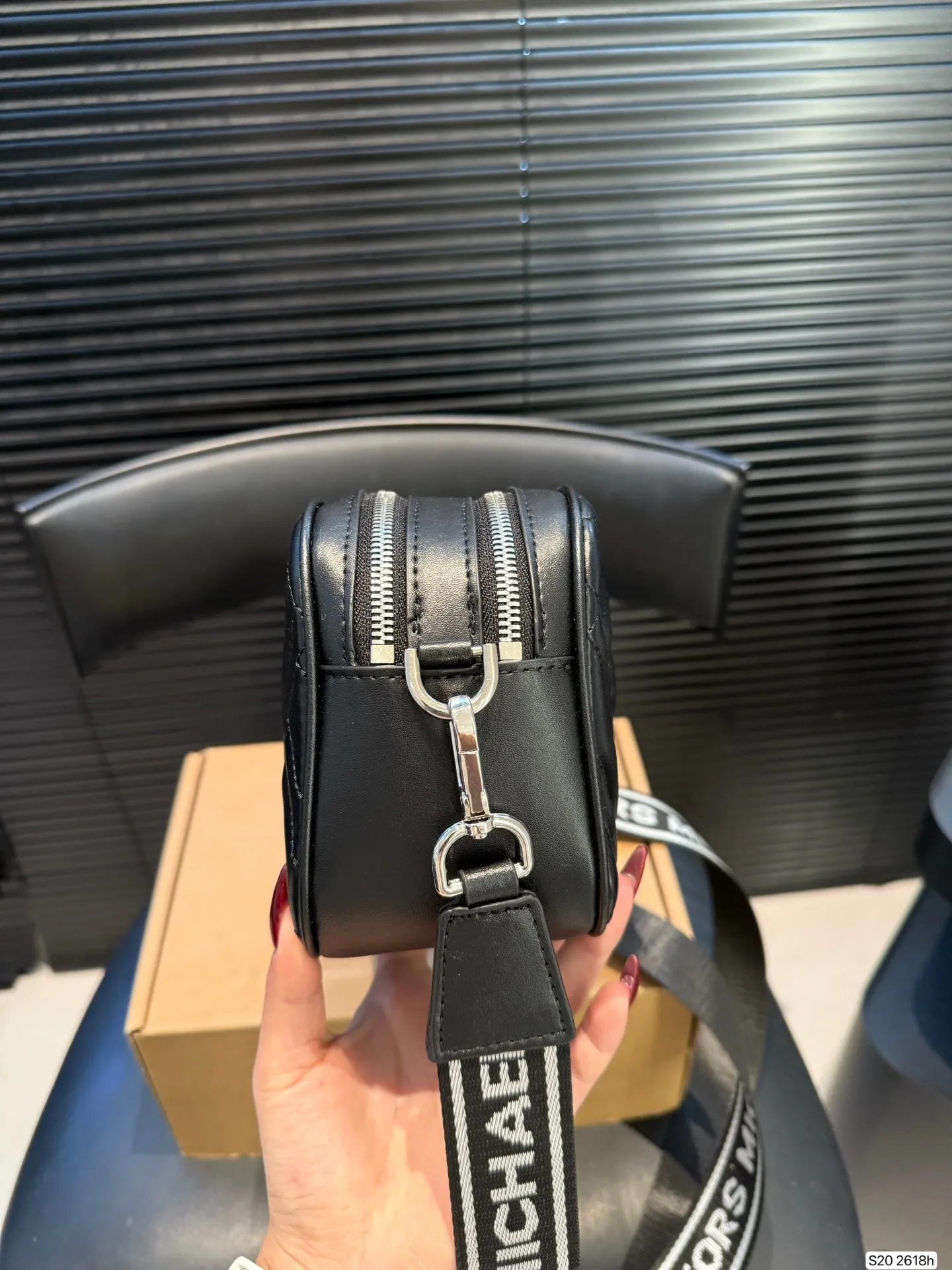 P150 配盒子 MK 双层相机包 具有独特的艺术气息 简单百搭 颜值高 日常出街首选 尺寸:21 14 货号2618 