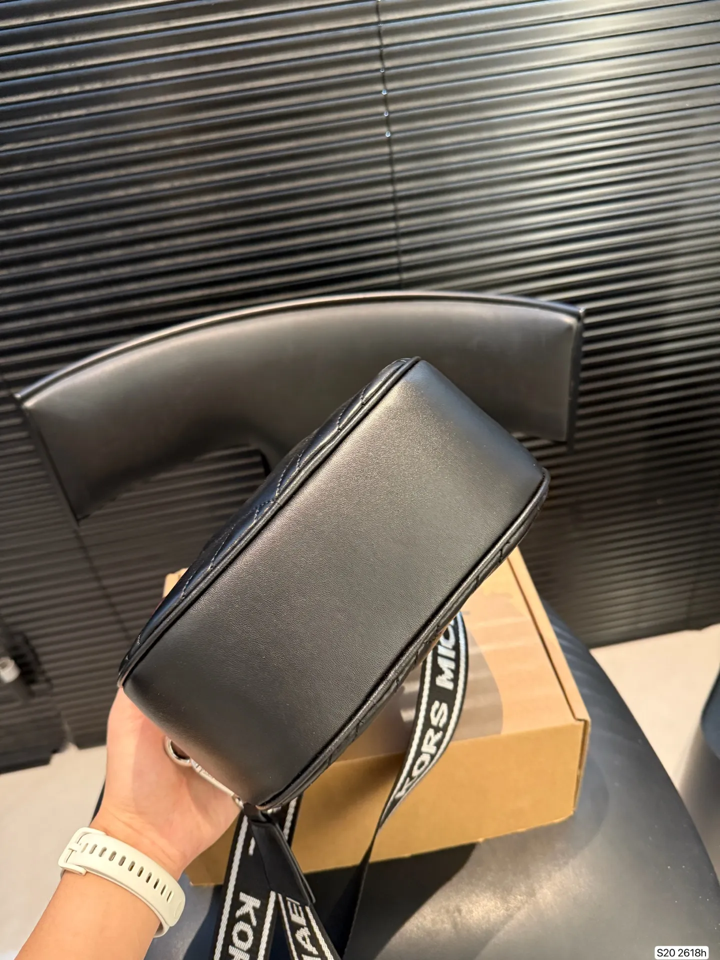 P150 配盒子 MK 双层相机包 具有独特的艺术气息 简单百搭 颜值高 日常出街首选 尺寸:21 14 货号2618 