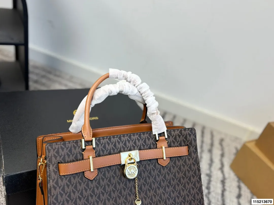 p180 配盒子 mk托特 时尚炸街 商务稳重 通通拿捏。一年四季都能打Mercer系列一直注重通勤实用！尺寸34.25