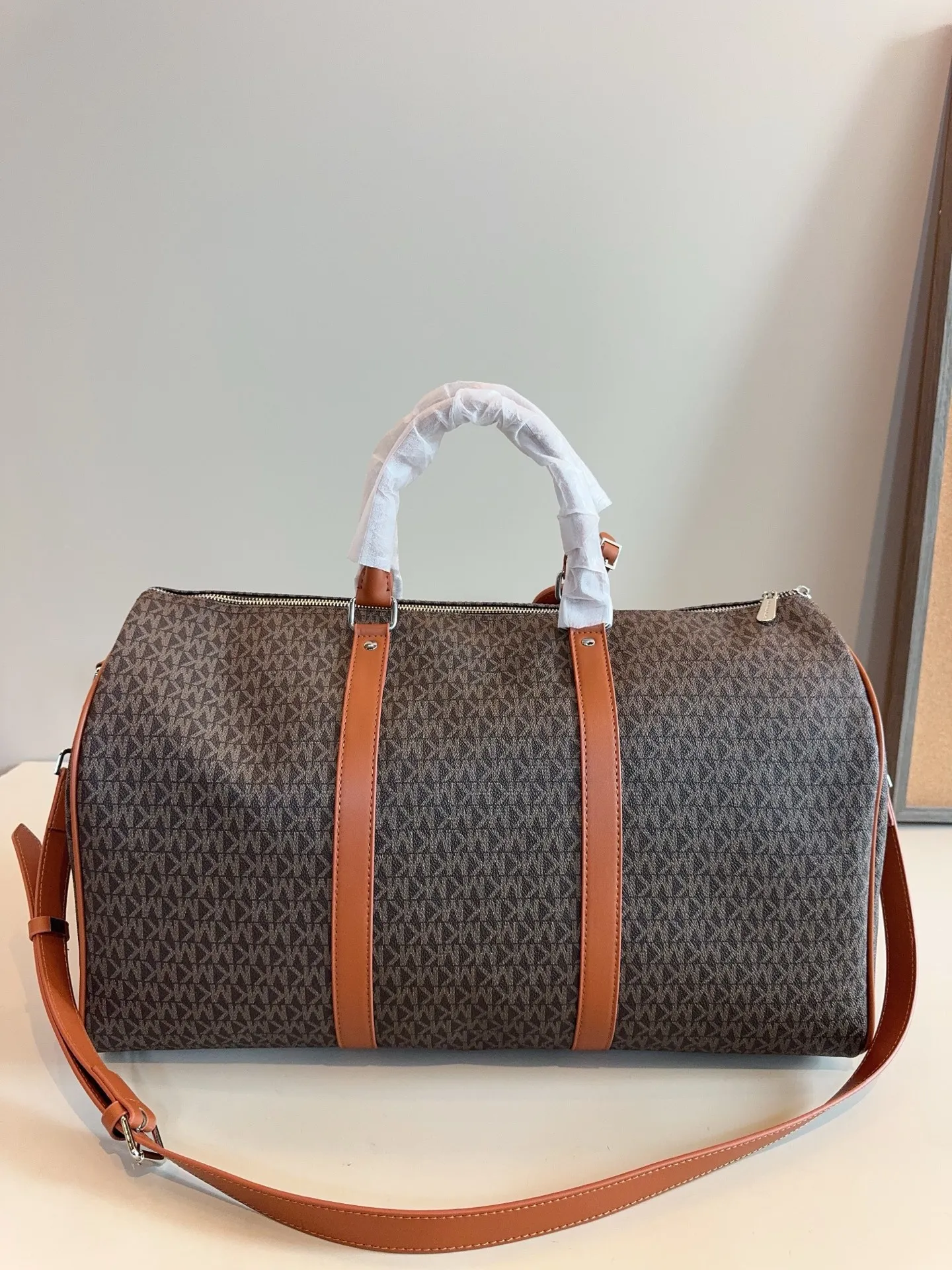 p150 MK 新款旅行袋 大容量 度假旅行必备 时尚达人必备单品之一 实物绝对惊艳到你尺寸:50*22*29cm