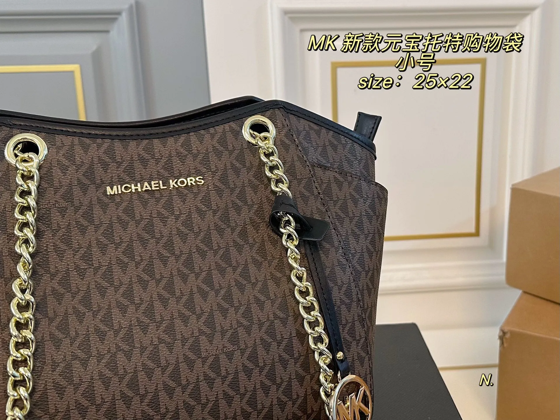 P130 小号（配盒） size：25&times;22 MK 新款老花元宝托特包购物袋💕 标志性logo印花，🉑️手提斜挎， 拉链开合，实用的大空间设计， 出行、游玩都可以带上它❗️