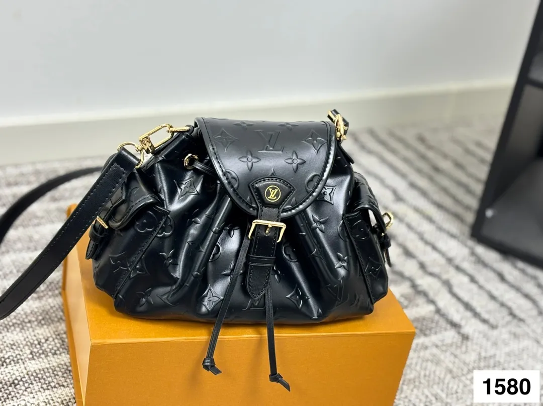 P175 size:23×17 LV路易威登新款odyssee 链条单肩包💕 创新细节➕摩登与复古的完美碰撞 隐藏式锁扣➕可调节肩带 兼具颜值与功能性 容量非常不错,适合各种场合 实用包型,日常搭配瞬间提升气质‼️