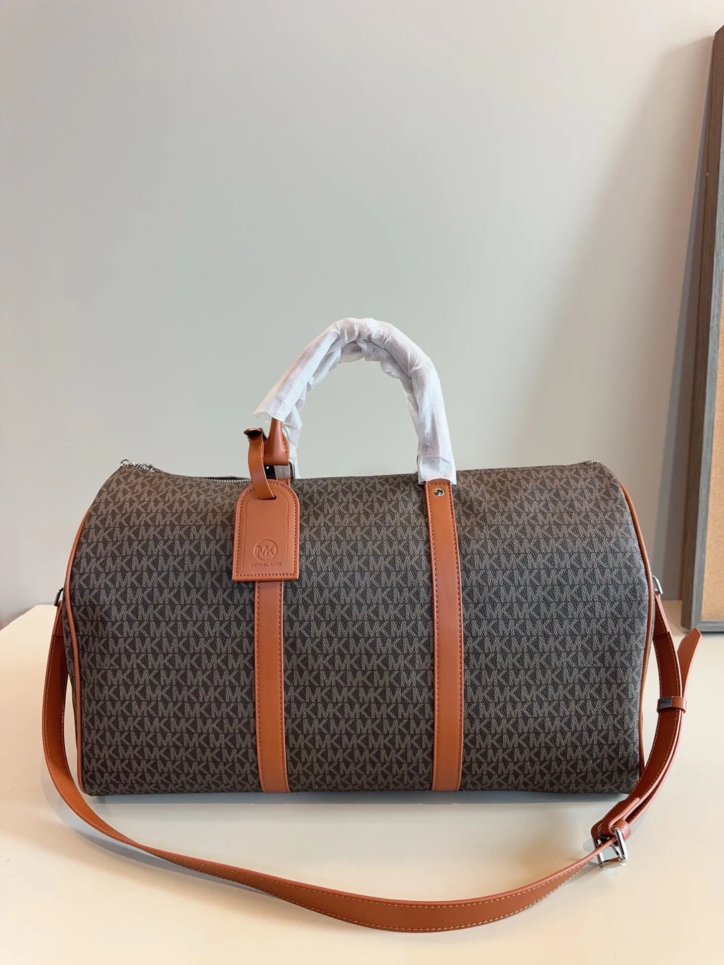 p150 MK 新款旅行袋 大容量 度假旅行必备 时尚达人必备单品之一 实物绝对惊艳到你尺寸：50*22*29cm