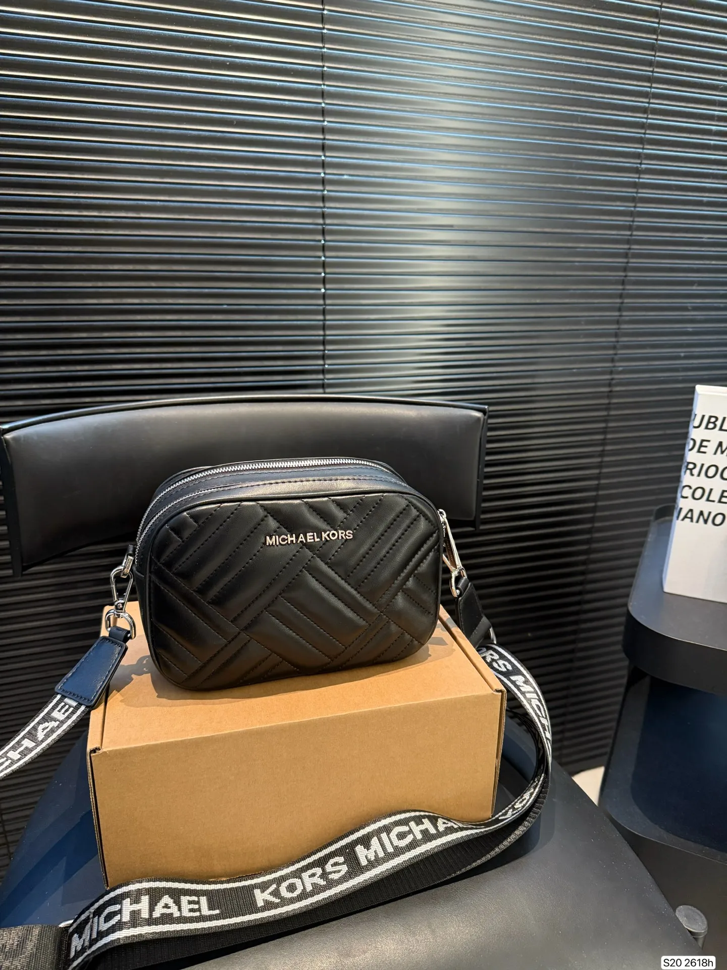 P150 配盒子 MK 双层相机包 具有独特的艺术气息 简单百搭 颜值高 日常出街首选 尺寸:21 14 货号2618 