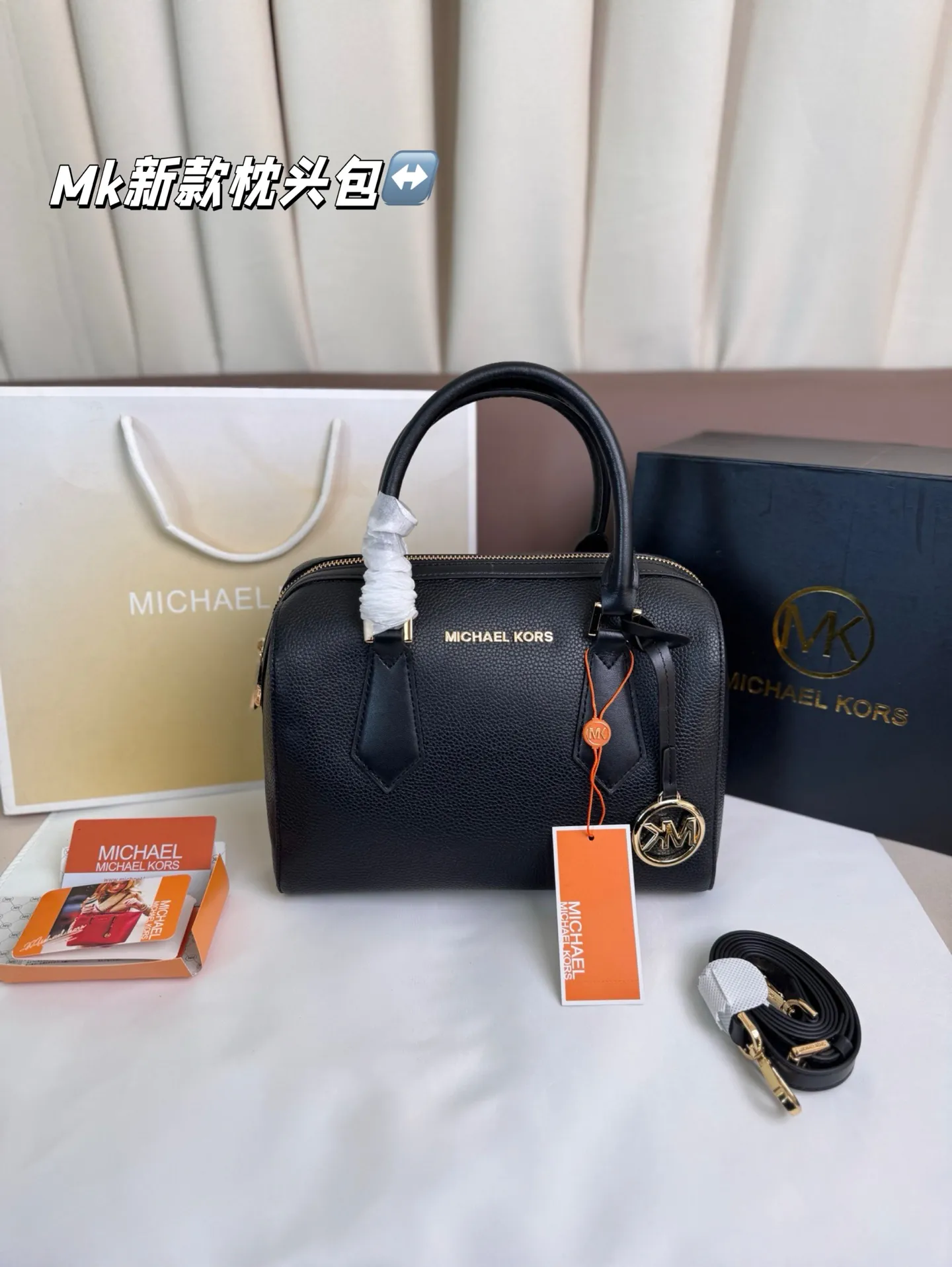 P165 Mk新款 Mercer 枕头包,官网同步 ,很可爱的一款包 手提斜挎多用款 尽显优雅品味。尺寸25*18