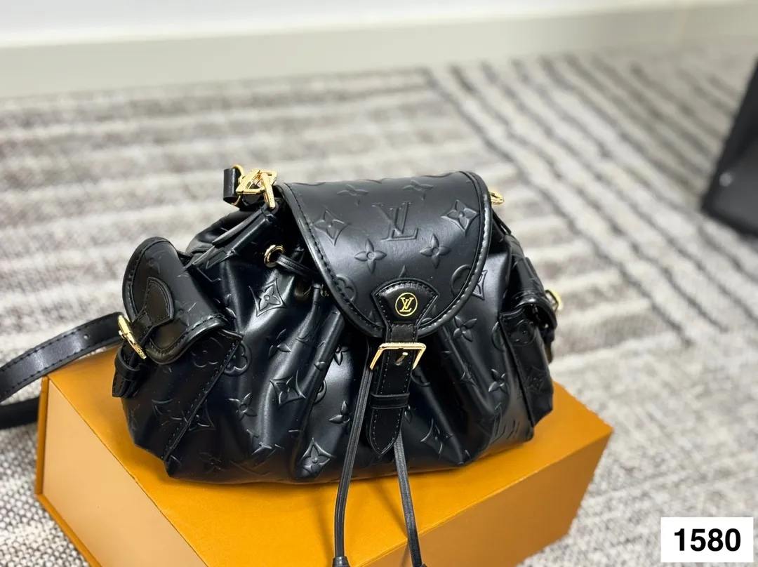 P175 size:23×17 LV路易威登新款odyssee 链条单肩包💕 创新细节➕摩登与复古的完美碰撞 隐藏式锁扣➕可调节肩带 兼具颜值与功能性 容量非常不错,适合各种场合 实用包型,日常搭配瞬间提升气质‼️