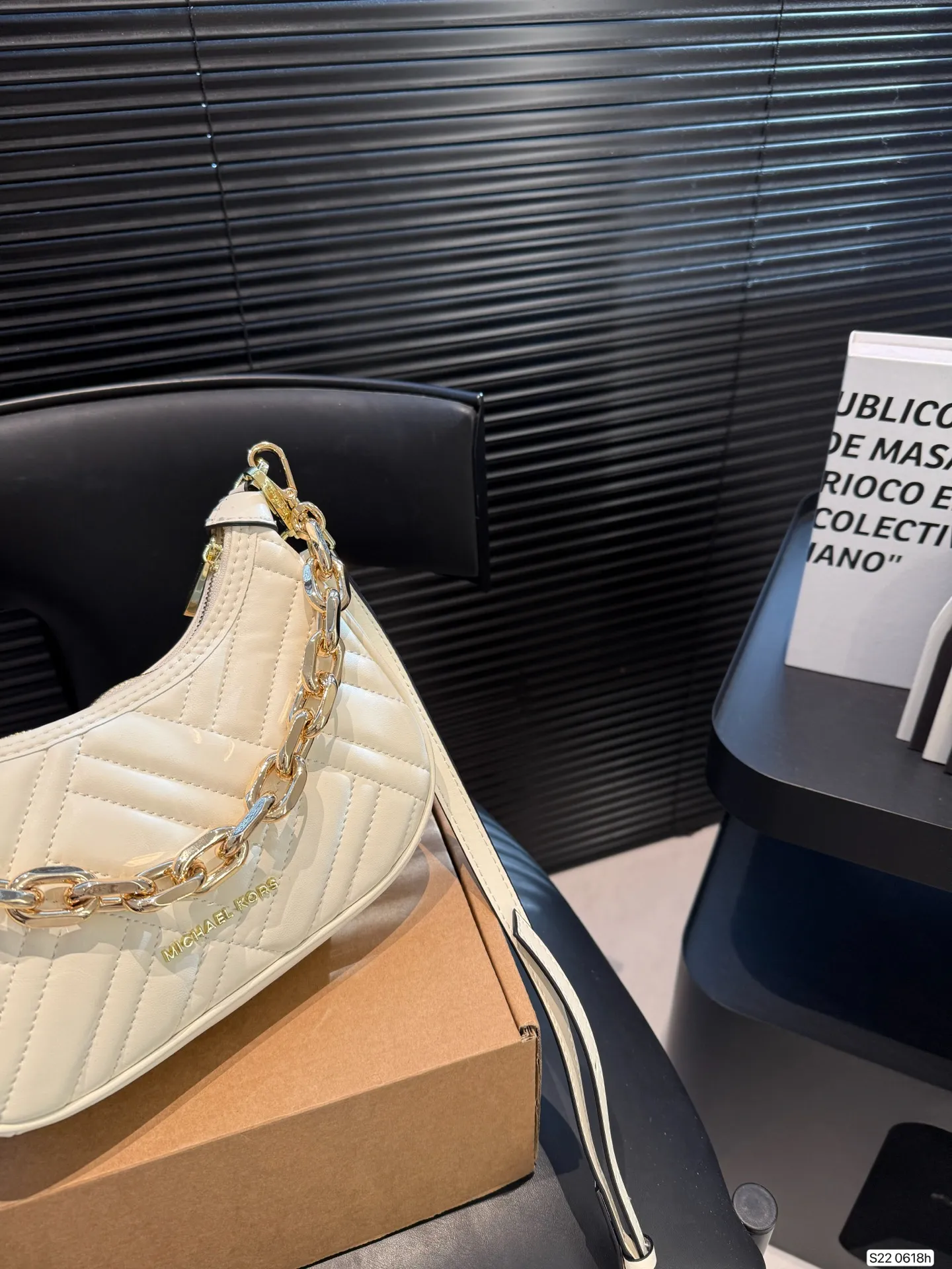 P160 配盒 MK腋下包 简单百搭 颜值高 日常出街首选 潮酷时尚女孩必入款 尺寸：22 12.5 货号0618