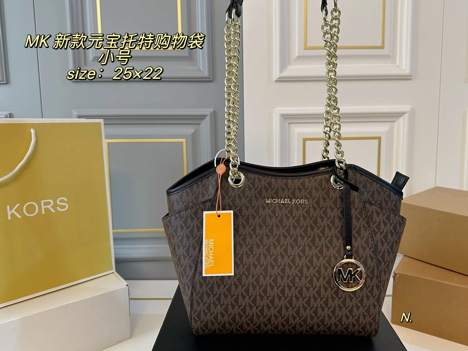 P130 小号(配盒) size:25×22 MK 新款老花元宝托特包购物袋💕 标志性logo印花,🉑️手提斜挎, 拉链开合,实用的大空间设计, 出行、游玩都可以带上它❗️