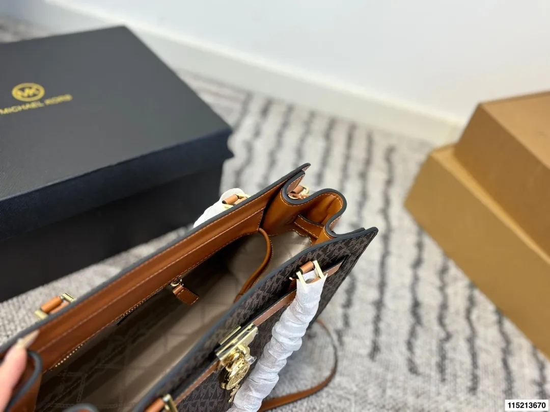 p180 配盒子 mk托特 时尚炸街 商务稳重 通通拿捏。一年四季都能打Mercer系列一直注重通勤实用!尺寸34.25