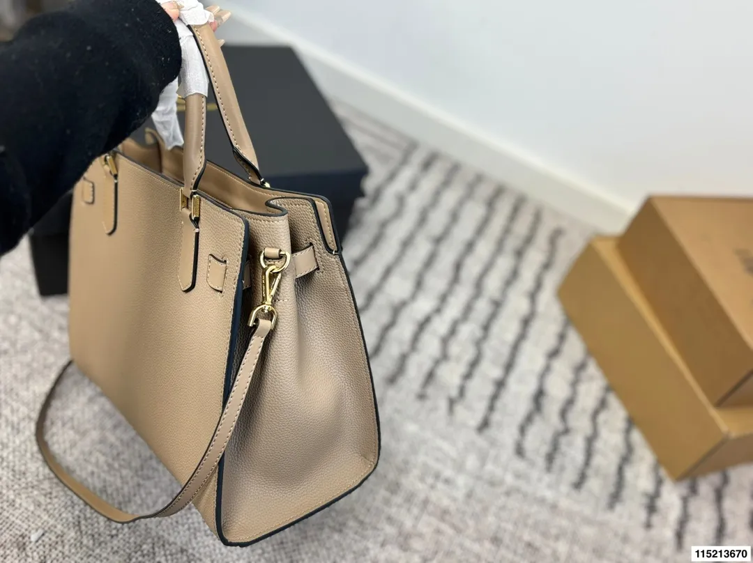 p180 配盒子 mk托特 时尚炸街 商务稳重 通通拿捏。一年四季都能打Mercer系列一直注重通勤实用！尺寸34.25