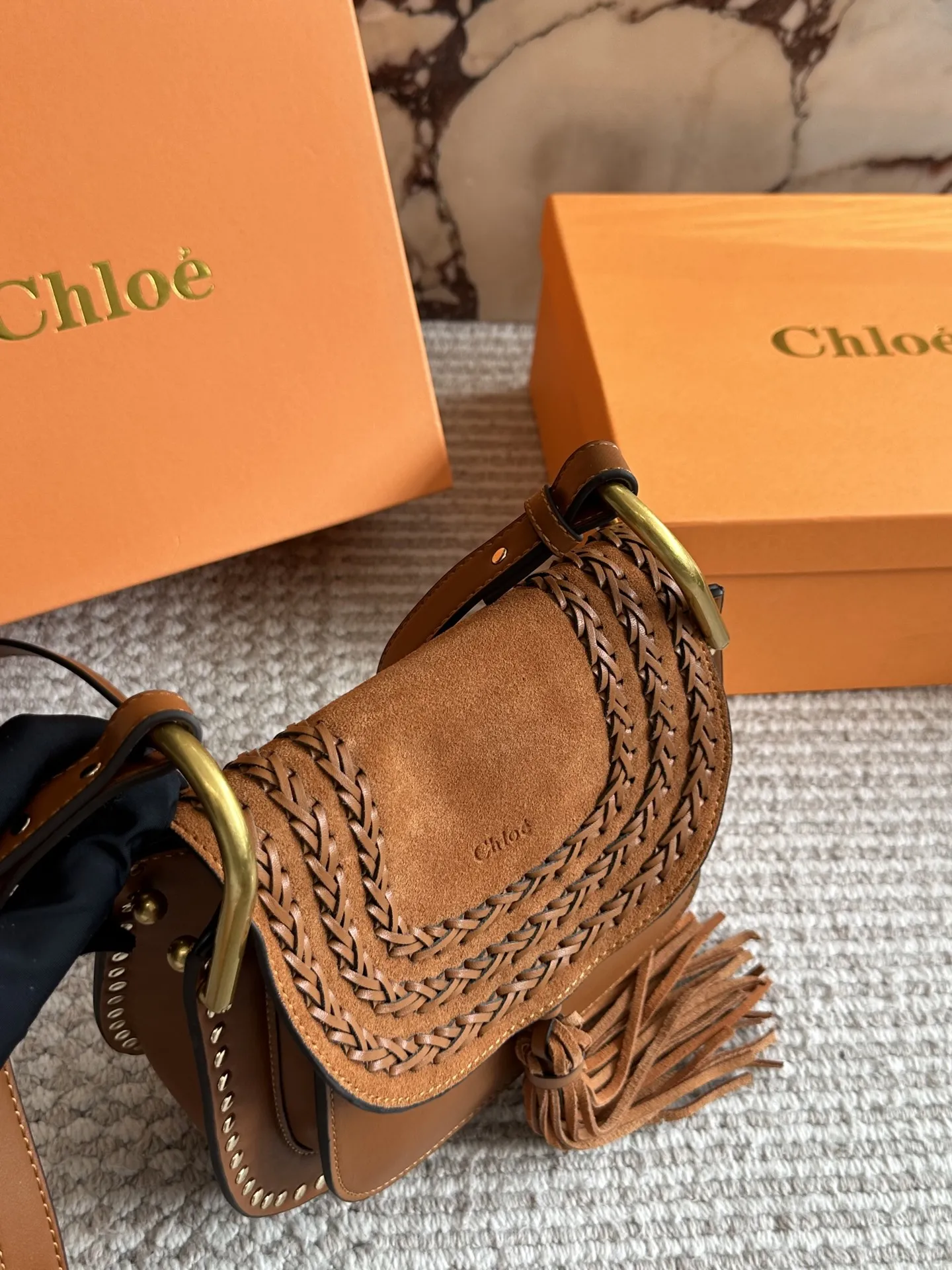 💰180 配盒 size：23*22cm Chloe的马鞍包 翻毛皮/流苏/铆钉/马蹄扣 融入时髦的元素！ 复古🈶️高级！