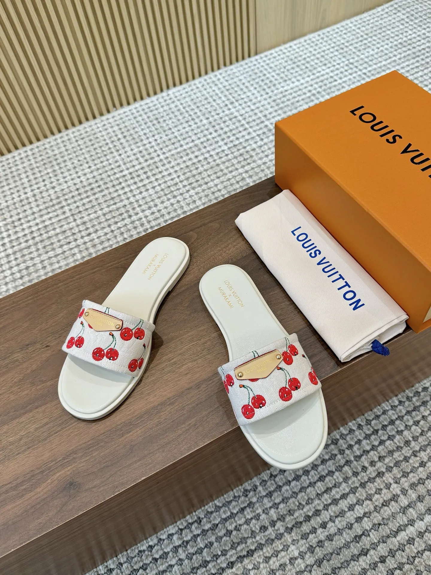 Lv村上隆樱桃系列35-43码 橡胶底150，皮底加40