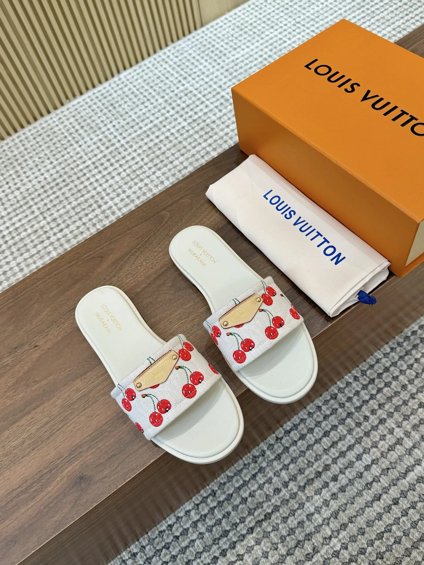 Lv村上隆樱桃系列35-43码 橡胶底150，皮底加40