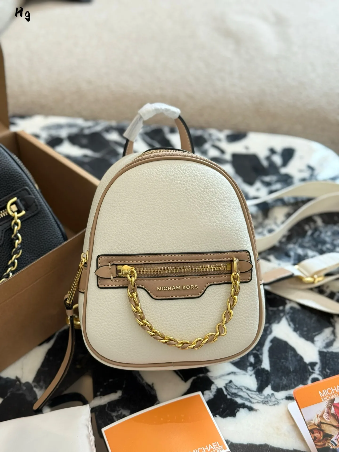 p160 一只可斜挎的双肩包#MichaelKors #MK真香16×20