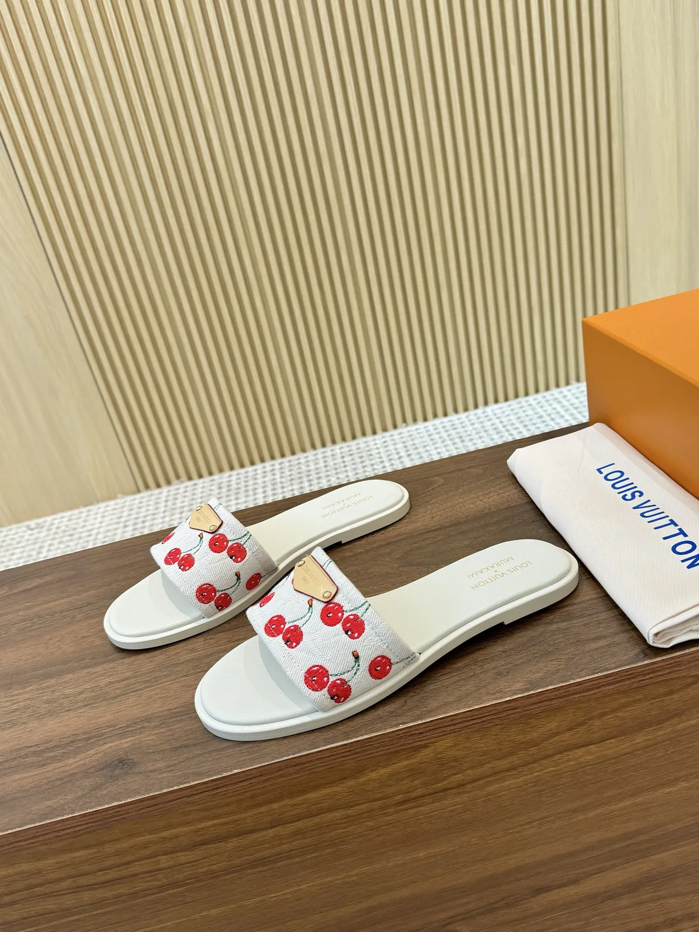 Lv村上隆樱桃系列35-43码 橡胶底150,皮底加40