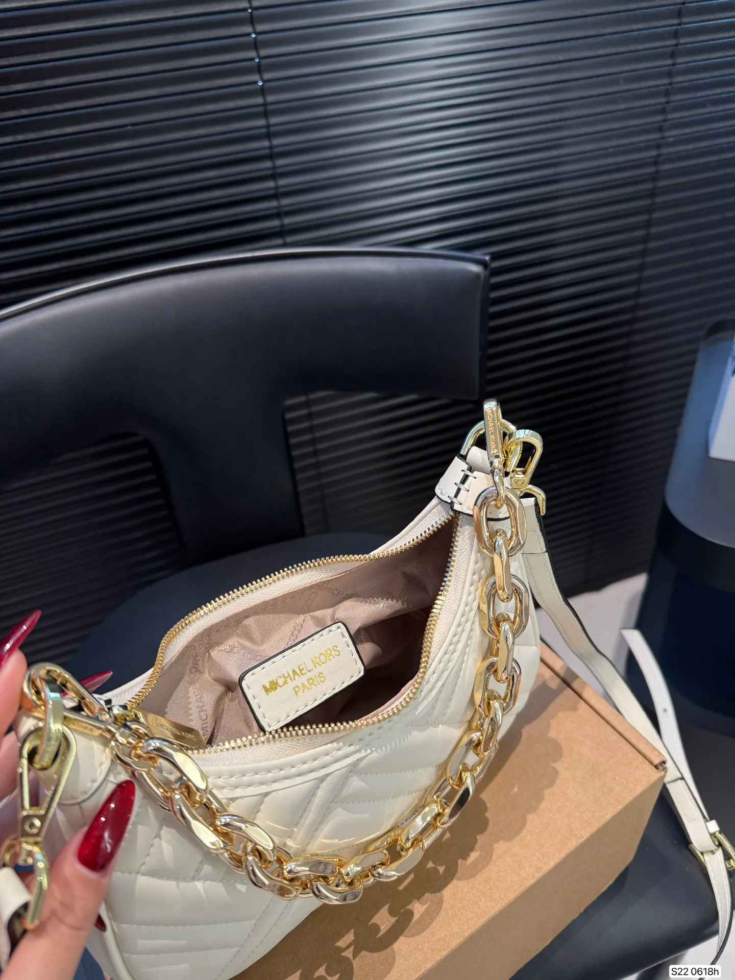 P160 配盒 MK腋下包 简单百搭 颜值高 日常出街首选 潮酷时尚女孩必入款 尺寸：22 12.5 货号0618