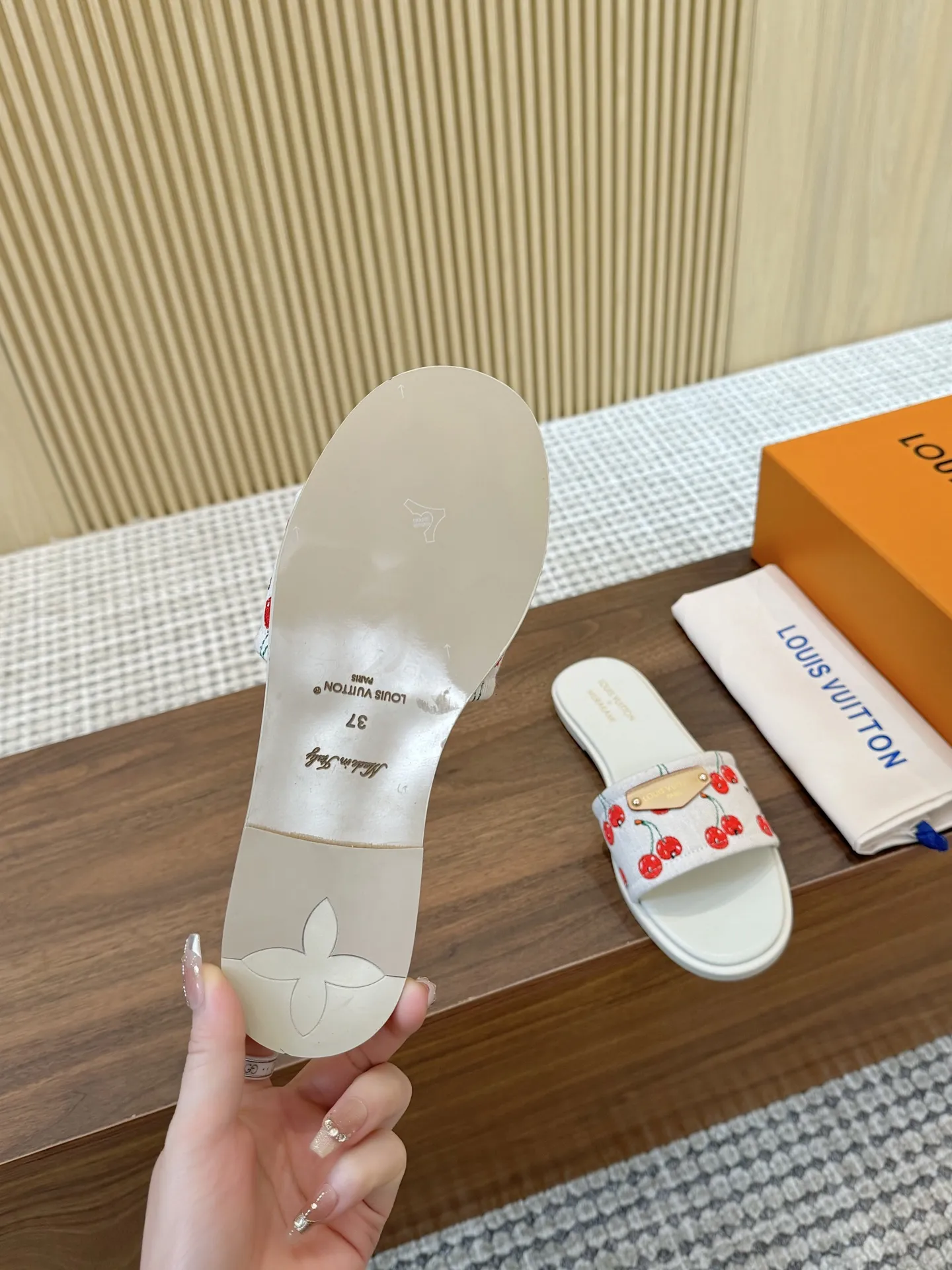 Lv村上隆樱桃系列35-43码 橡胶底150,皮底加40