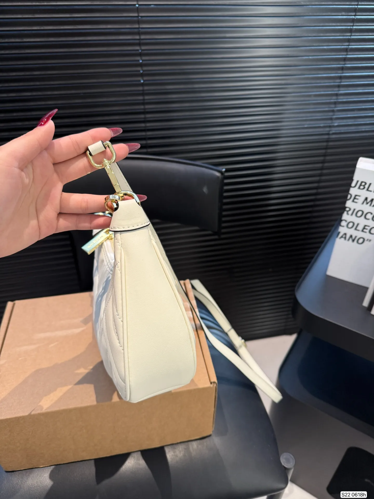 P160 配盒 MK腋下包 简单百搭 颜值高 日常出街首选 潮酷时尚女孩必入款 尺寸：22 12.5 货号0618