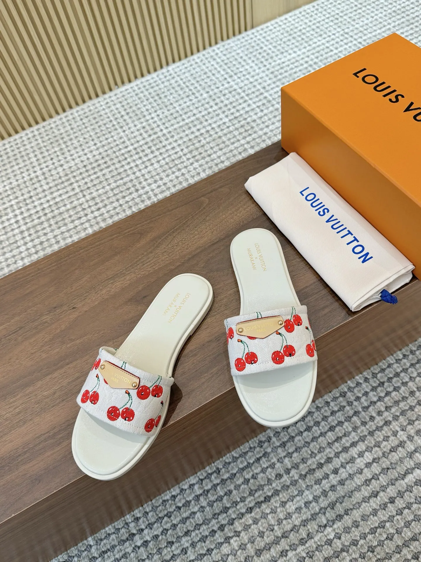 Lv村上隆樱桃系列35-43码 橡胶底150，皮底加40