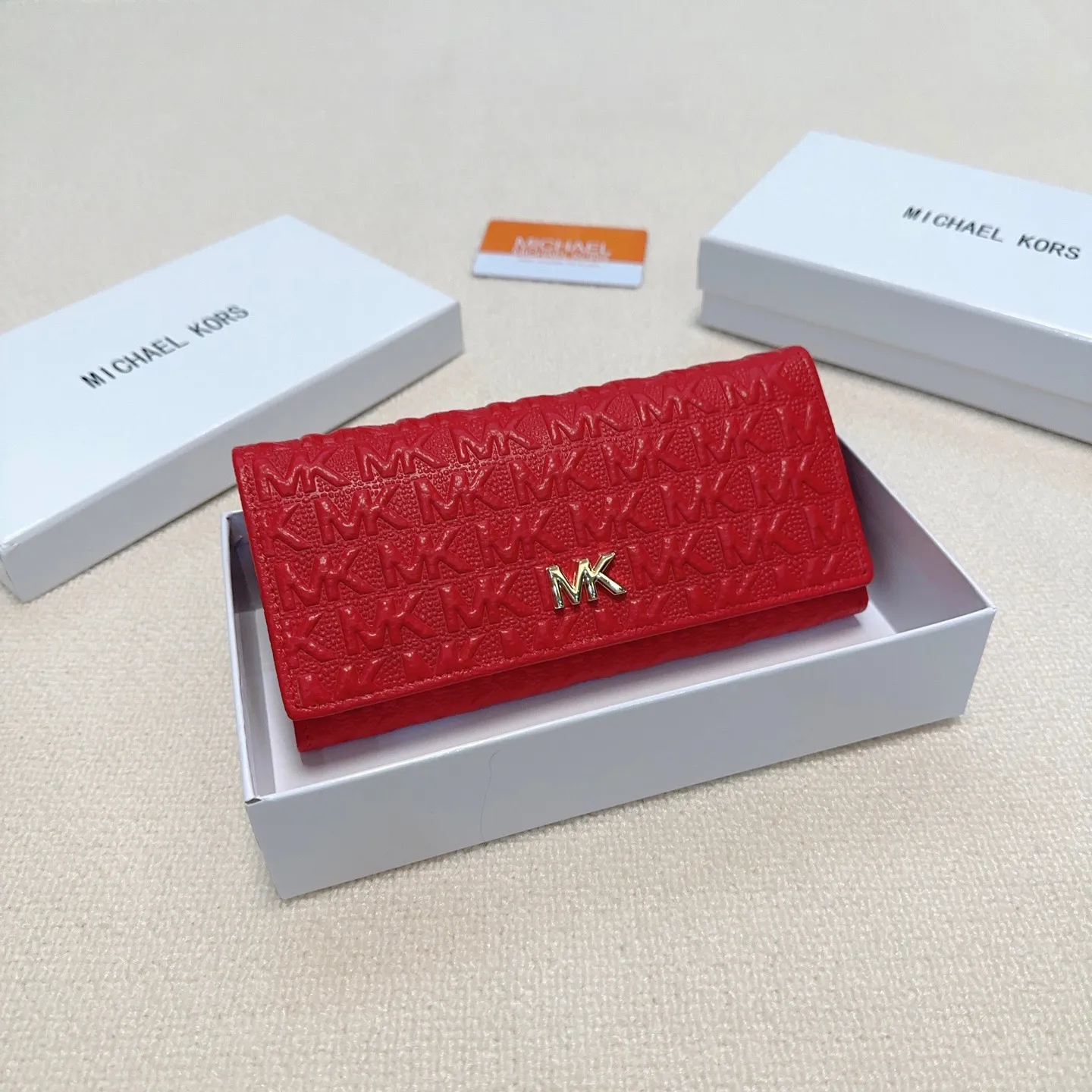 P95🎀🎀颜色 黑 粉 红🎀尺寸 19x10🎀MK✨优质牛皮🐂手感一流👏时尚设计💋潮版百搭，简约大方，经典永不过时💍长款钱包