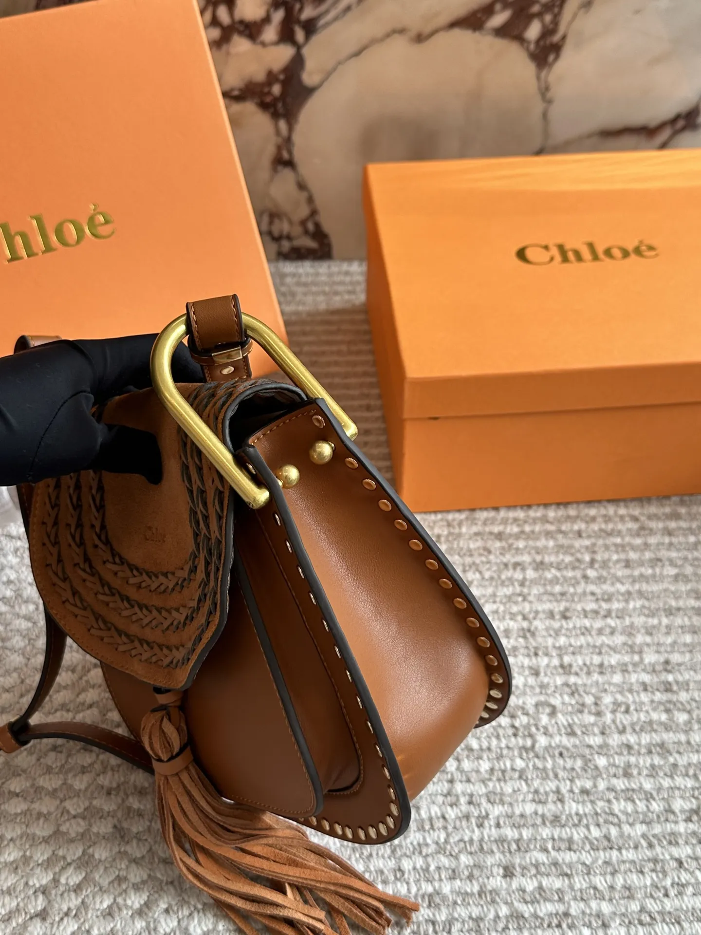 💰180 配盒 size:23*22cm Chloe的马鞍包 翻毛皮/流苏/铆钉/马蹄扣 融入时髦的元素! 复古🈶️高级!