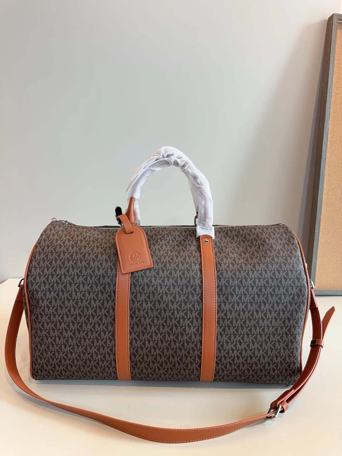 p150 MK 新款旅行袋 大容量 度假旅行必备 时尚达人必备单品之一 实物绝对惊艳到你尺寸:50*22*29cm