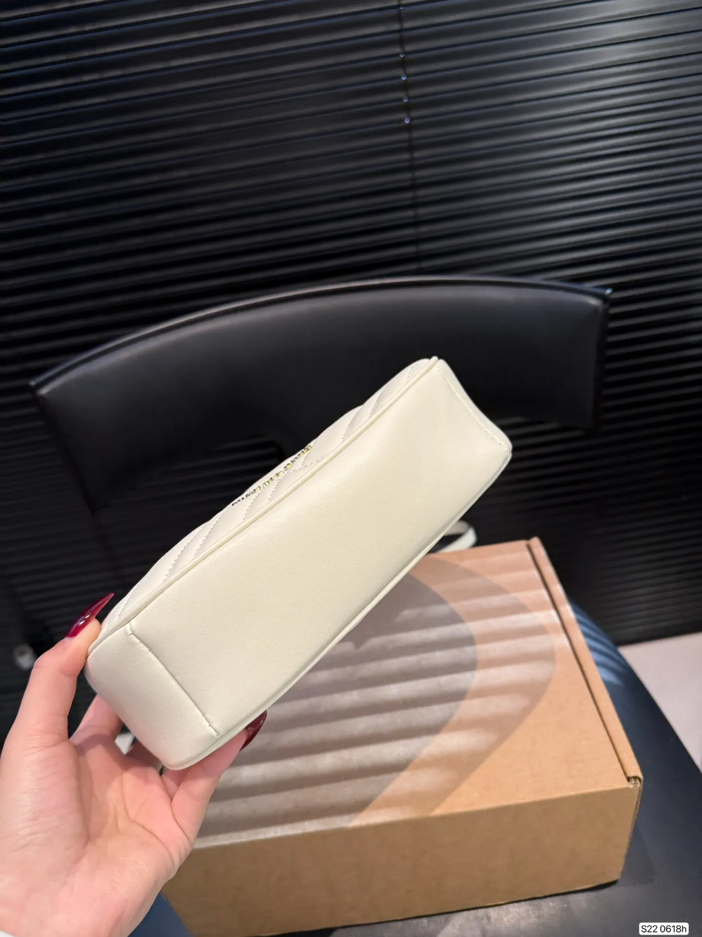 P160 配盒 MK腋下包 简单百搭 颜值高 日常出街首选 潮酷时尚女孩必入款 尺寸:22 12.5 货号0618