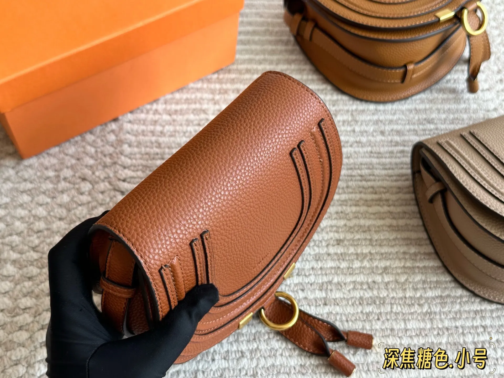 💰145 配盒 size:18*16cm Chlo&eacute; 经典IT bag Marcie 经典马鞍廓形，全粒面柔软皮革! 实用且轻便，靓丽闪亮登场!