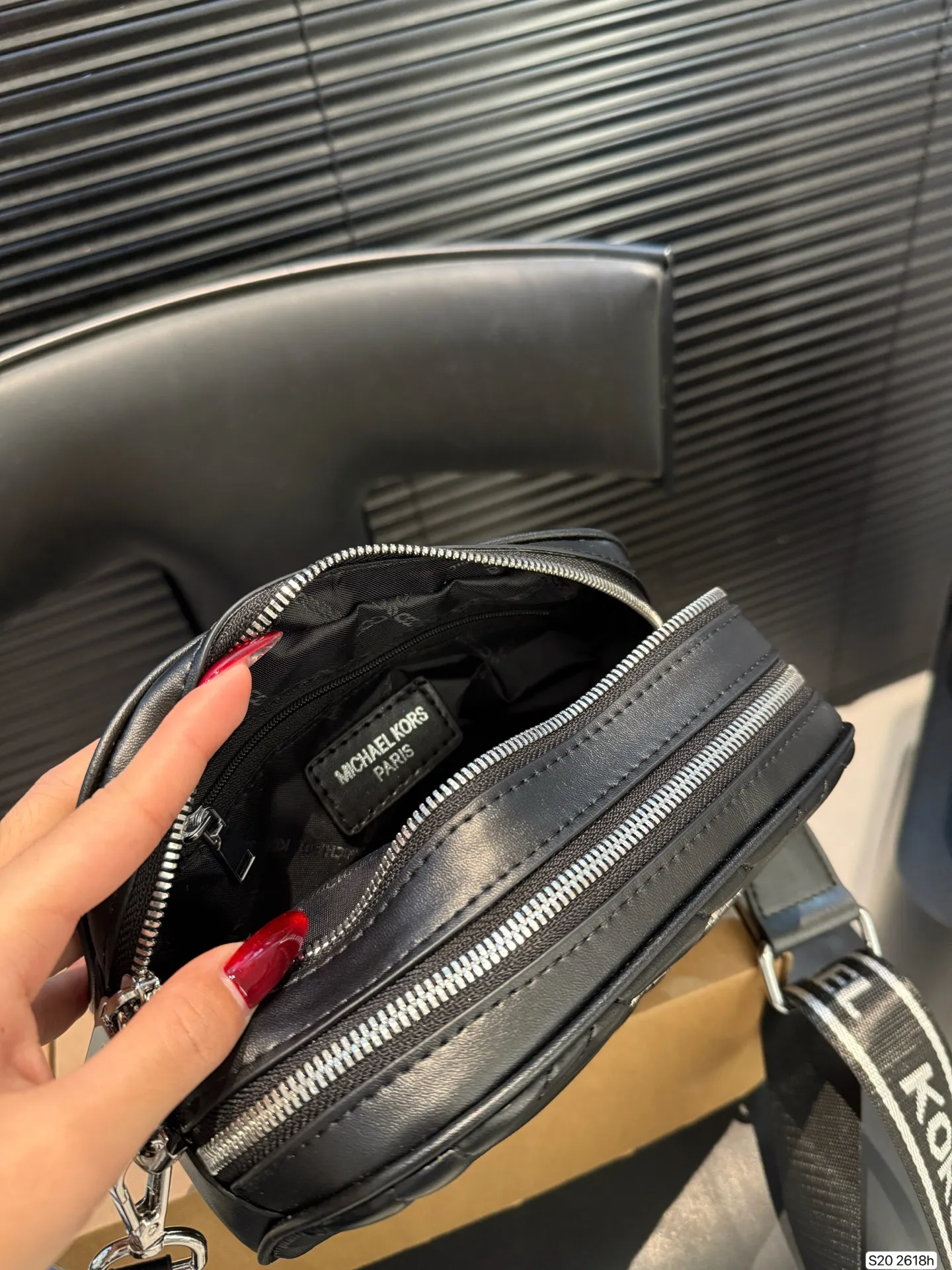 P150 配盒子 MK 双层相机包 具有独特的艺术气息 简单百搭 颜值高 日常出街首选 尺寸:21 14 货号2618 