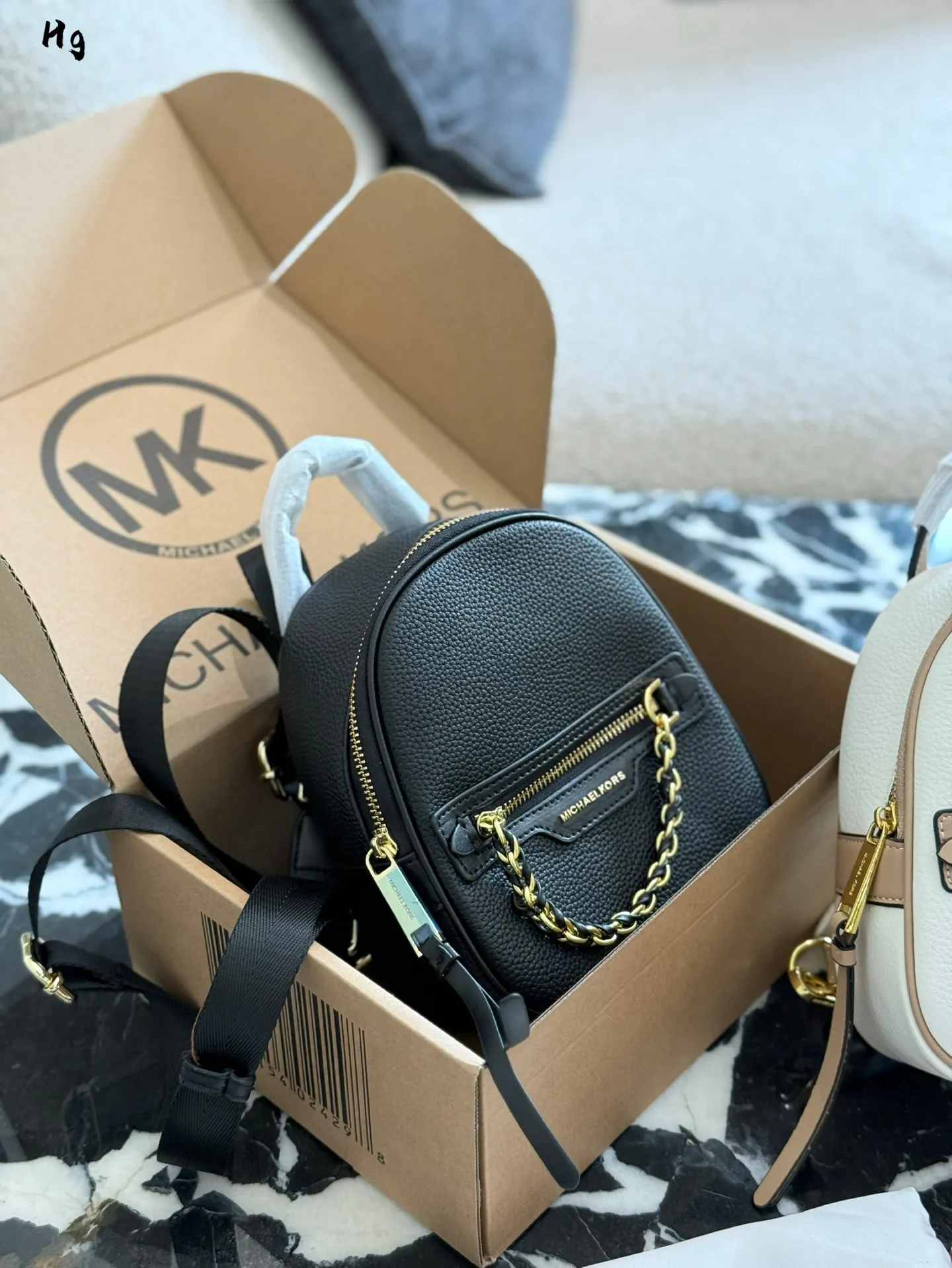 p160 一只可斜挎的双肩包#MichaelKors #MK真香16&times;20