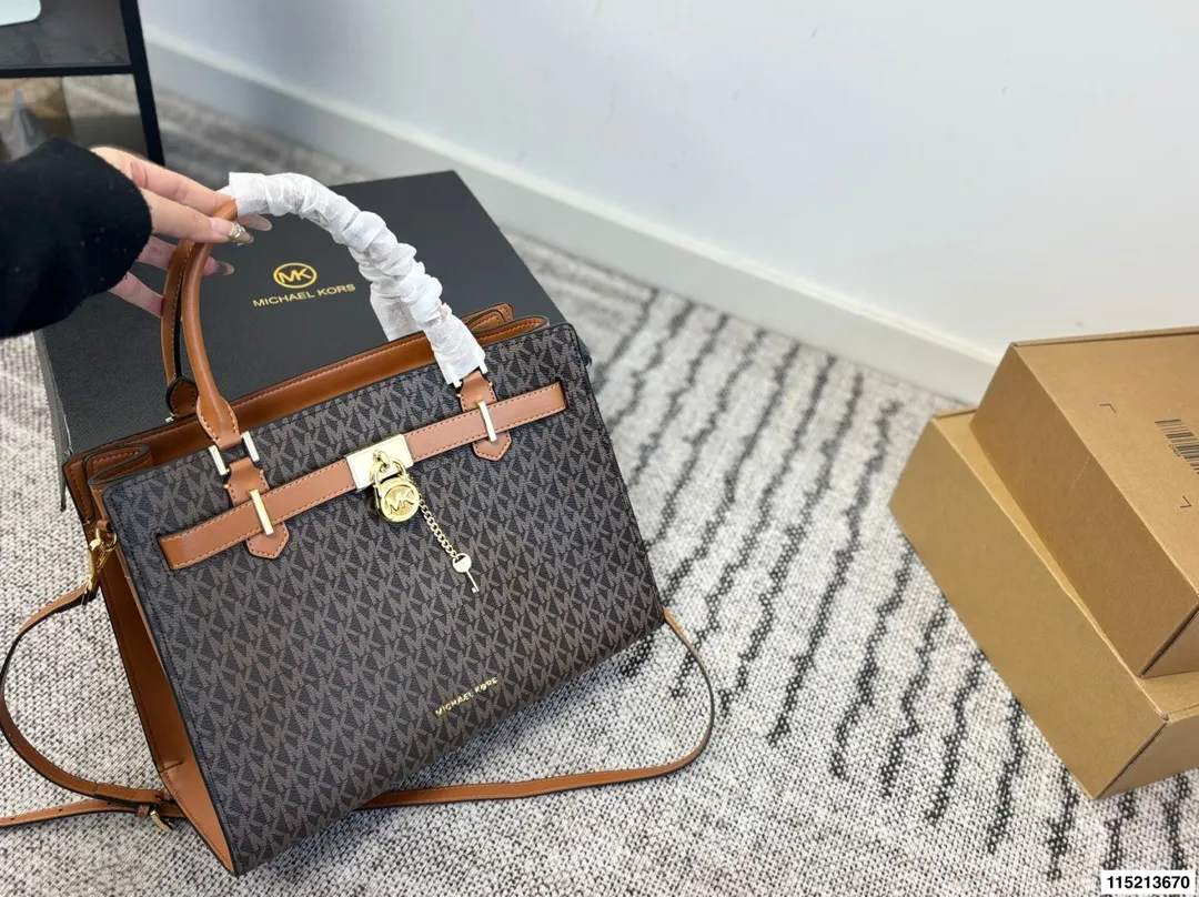 p180 配盒子 mk托特 时尚炸街 商务稳重 通通拿捏。一年四季都能打Mercer系列一直注重通勤实用！尺寸34.25