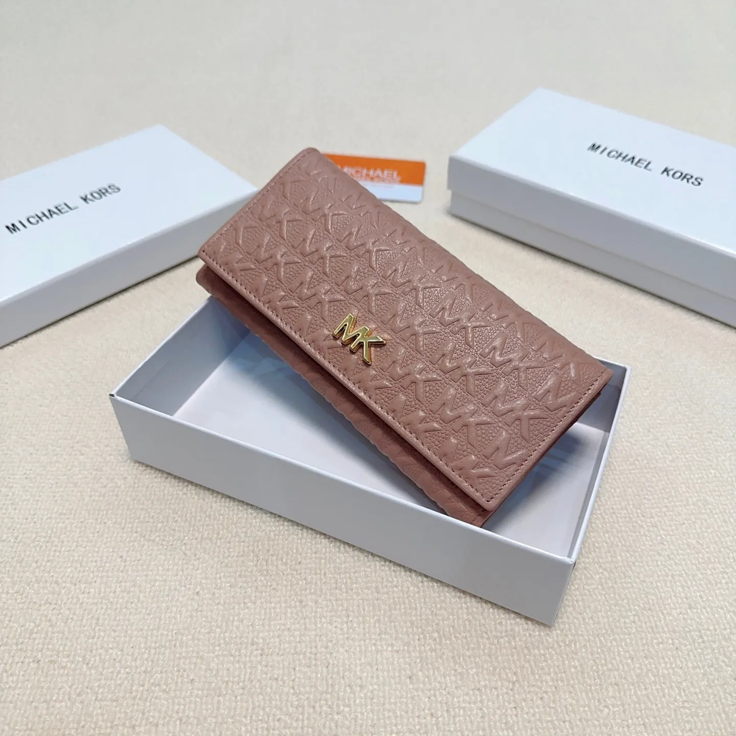 P95🎀🎀颜色 黑 粉 红🎀尺寸 19x10🎀MK✨优质牛皮🐂手感一流👏时尚设计💋潮版百搭,简约大方,经典永不过时💍长款钱包