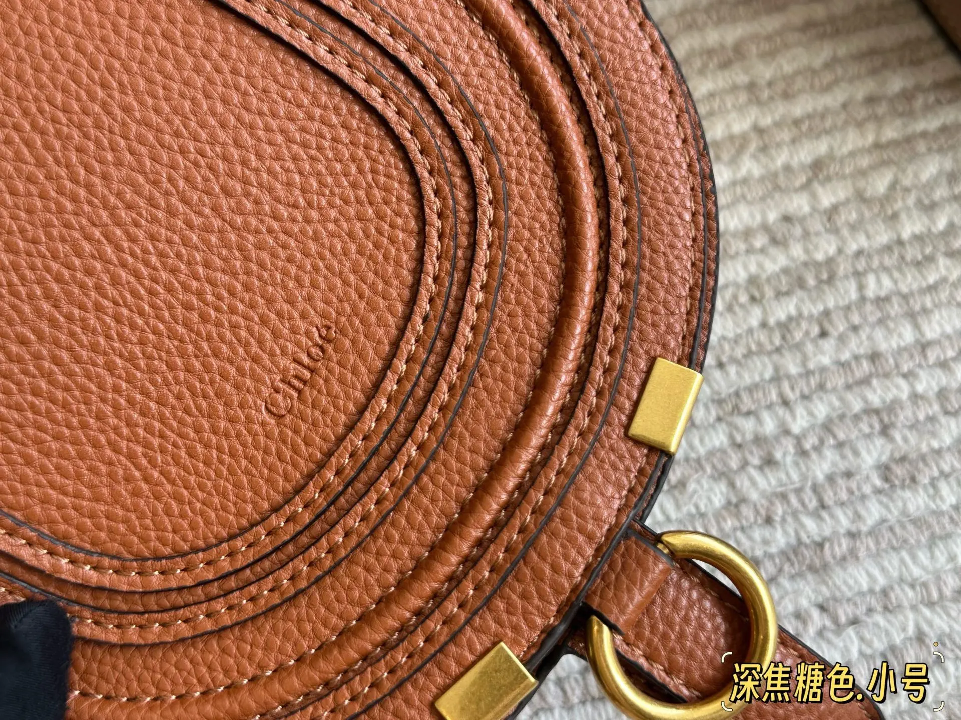 💰145 配盒 size:18*16cm Chlo&eacute; 经典IT bag Marcie 经典马鞍廓形，全粒面柔软皮革! 实用且轻便，靓丽闪亮登场!