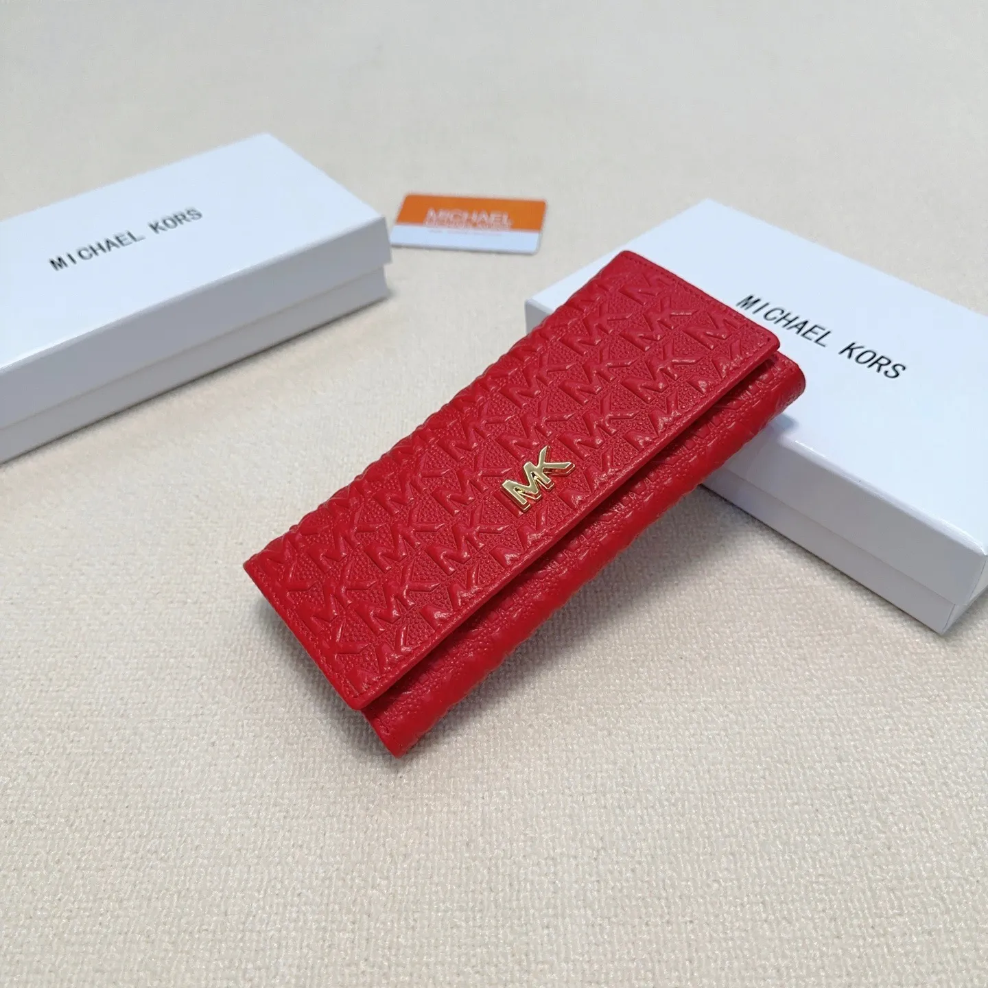 P95🎀🎀颜色 黑 粉 红🎀尺寸 19x10🎀MK✨优质牛皮🐂手感一流👏时尚设计💋潮版百搭，简约大方，经典永不过时💍长款钱包