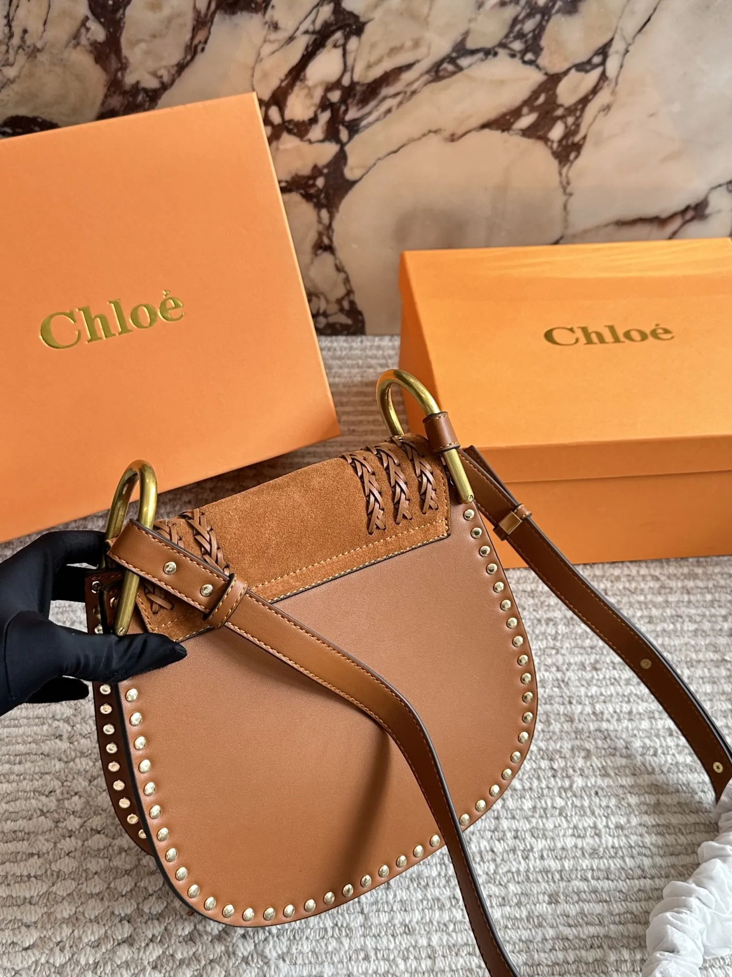 💰180 配盒 size:23*22cm Chloe的马鞍包 翻毛皮/流苏/铆钉/马蹄扣 融入时髦的元素! 复古🈶️高级!