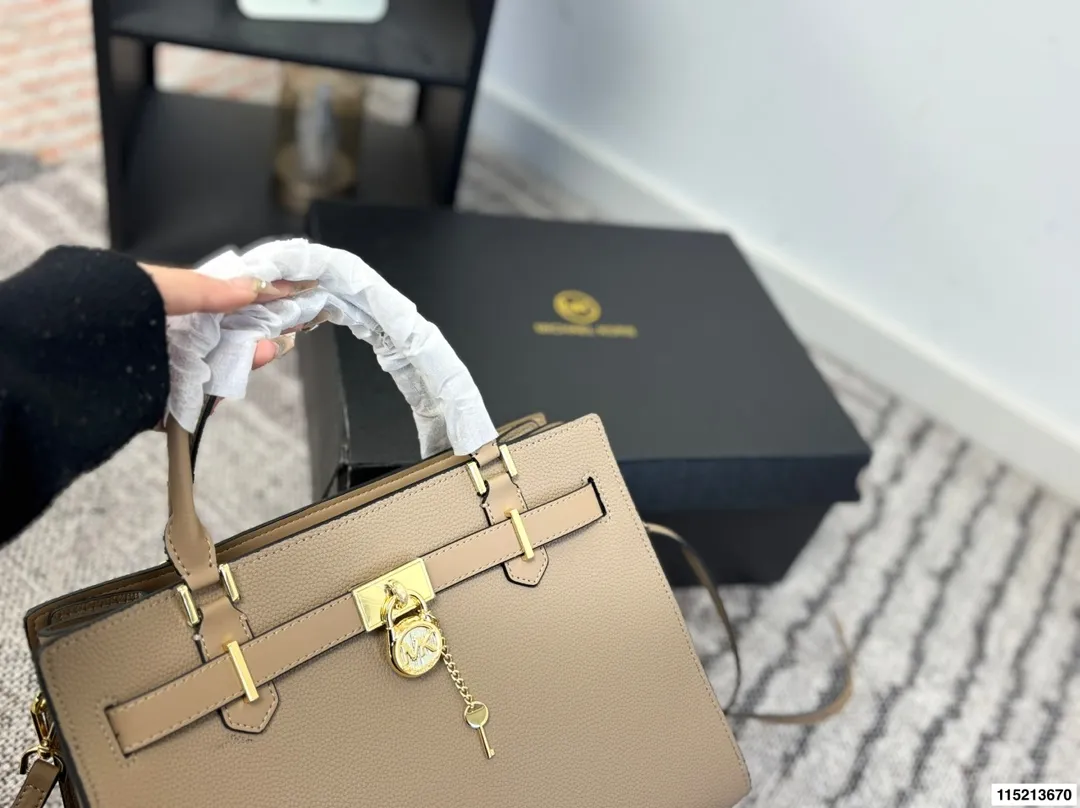 p180 配盒子 mk托特 时尚炸街 商务稳重 通通拿捏。一年四季都能打Mercer系列一直注重通勤实用!尺寸34.25