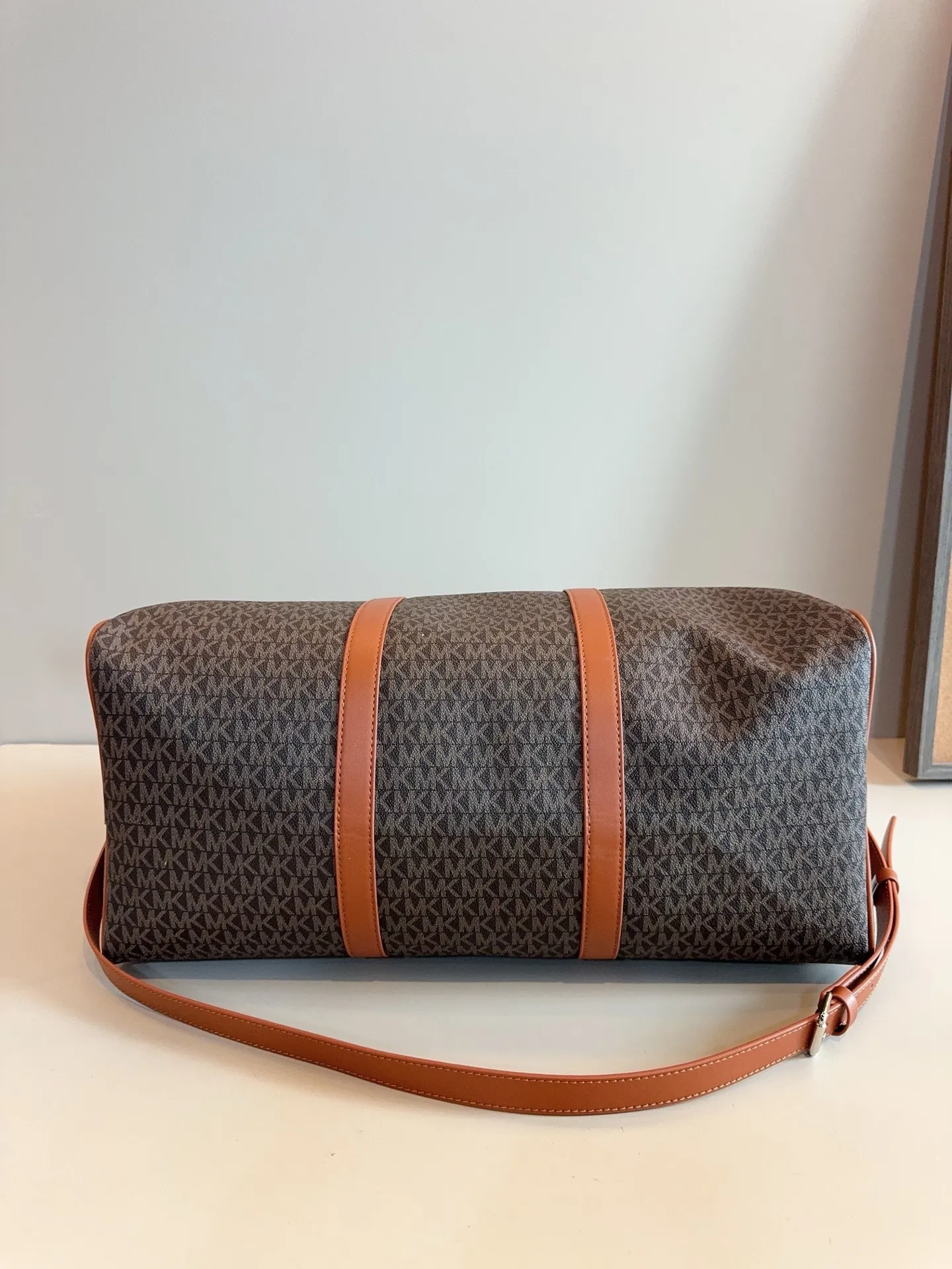 p150 MK 新款旅行袋 大容量 度假旅行必备 时尚达人必备单品之一 实物绝对惊艳到你尺寸：50*22*29cm